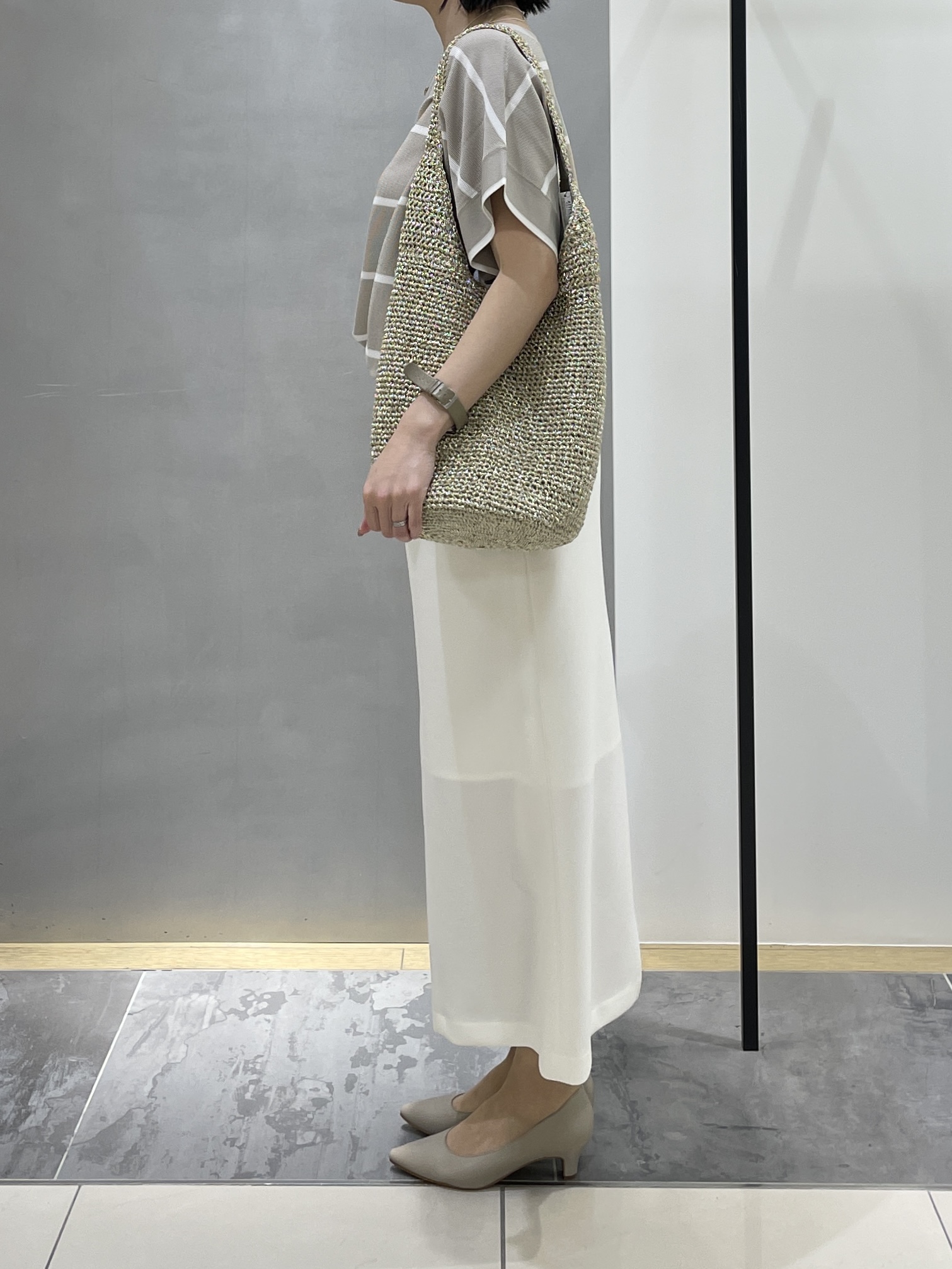 shihoさんの「INDIVI｜【11色展開/体型カバー】前後2WAYフレンチスリーブニット」を使ったコーディネート