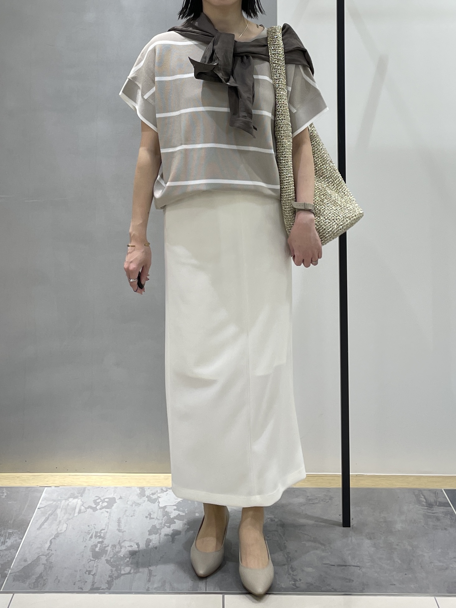 shihoさんの「INDIVI｜【11色展開/体型カバー】前後2WAYフレンチスリーブニット」を使ったコーディネート