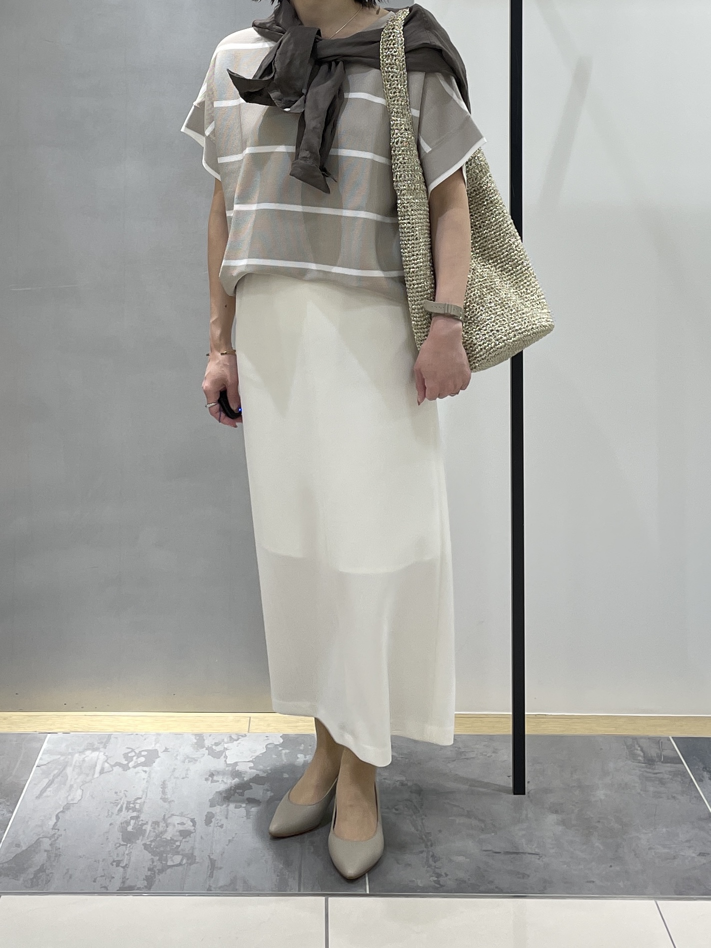 shihoさんの「INDIVI｜【11色展開/体型カバー】前後2WAYフレンチスリーブニット」を使ったコーディネート