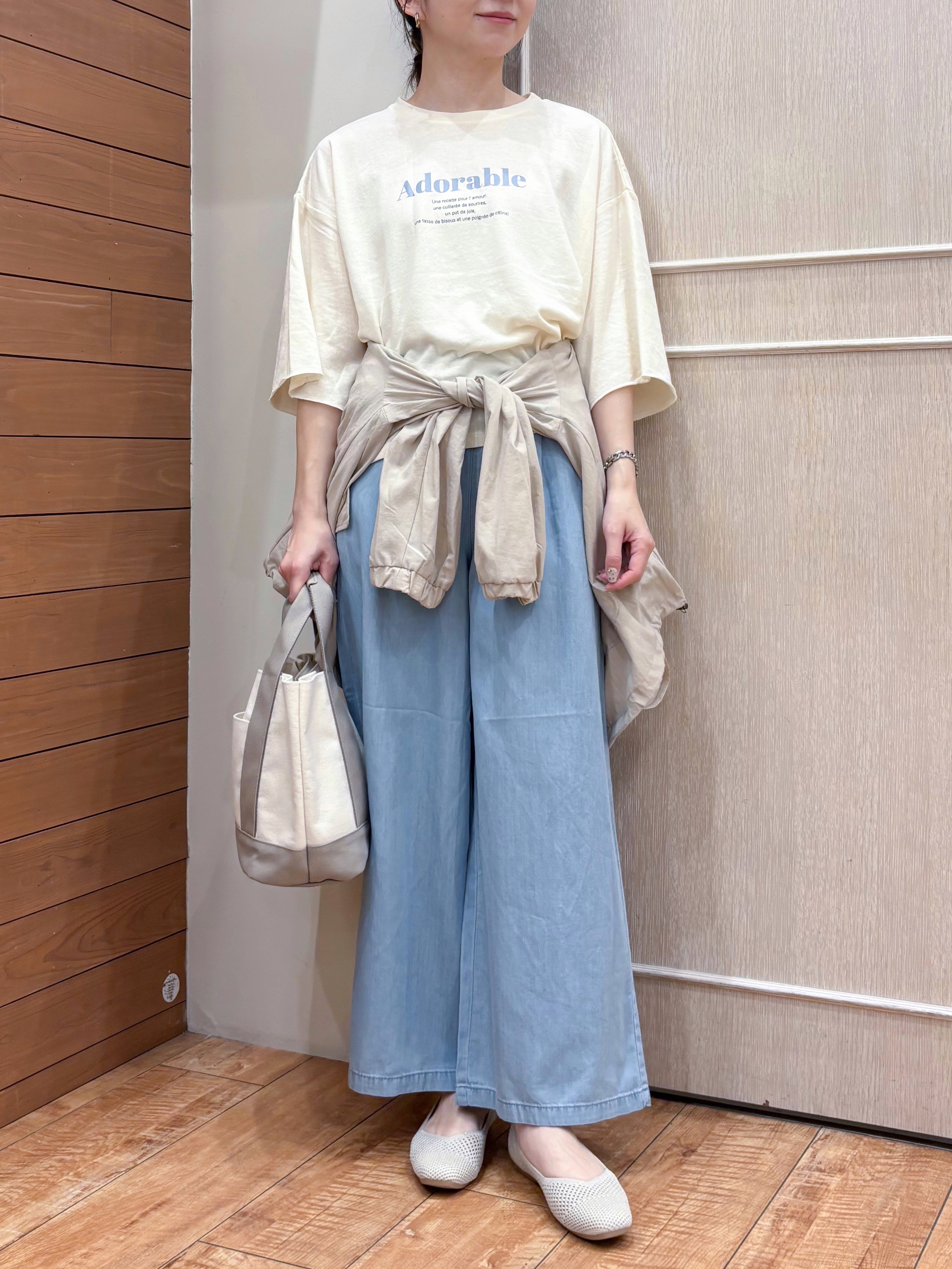 なみさんの「SHOO･LA･RUE｜【洗濯機可/S-LL/選べる6柄】切りっぱなしお袖がこなれカジュアル 5分袖シアーTシャツ」を使ったコーディネート