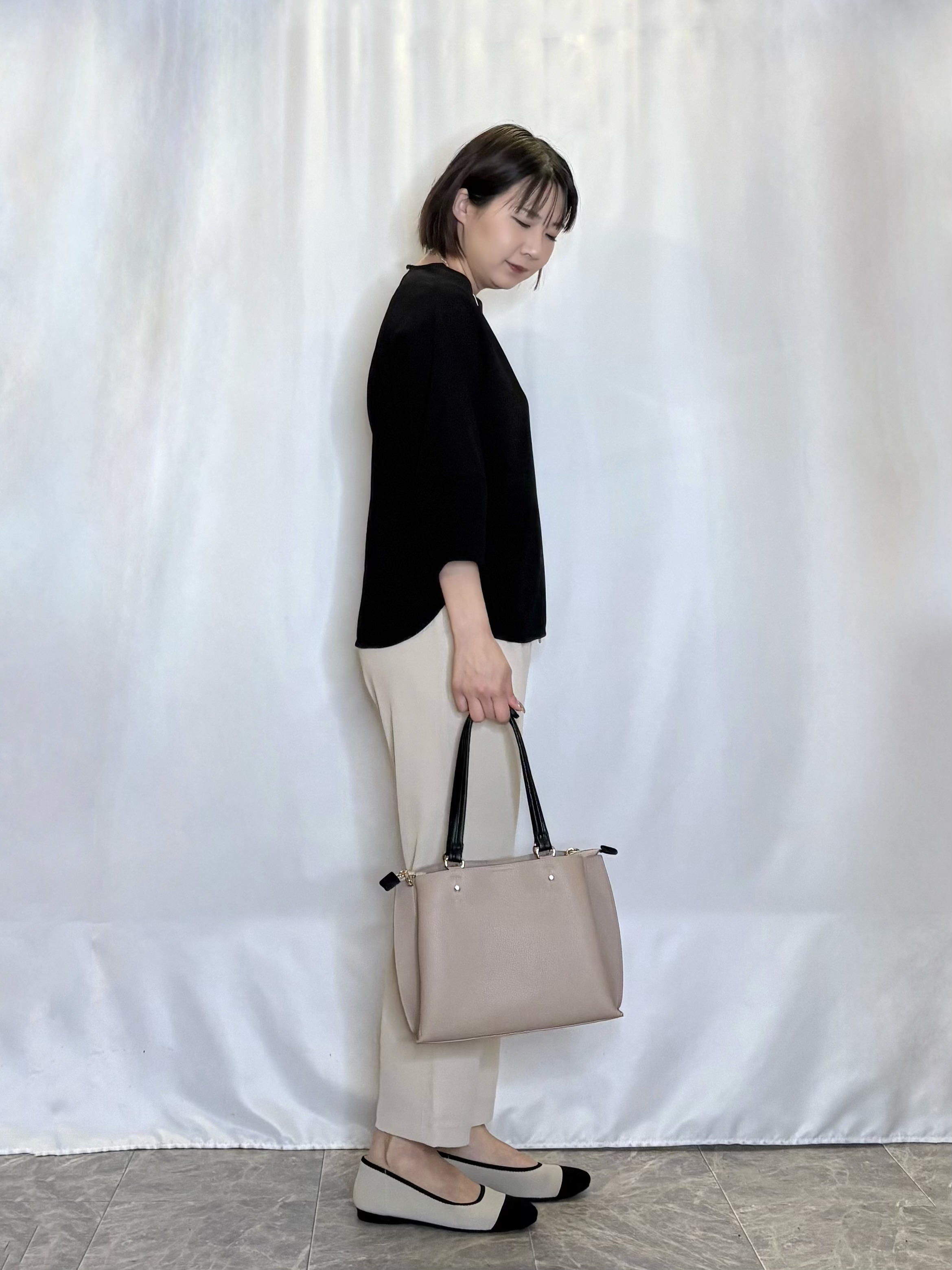 ネリさんの「SHOO･LA･RUE｜【ひんやり/UV/SS-3L/セットアップ可】さらさらぷるん イージーテーパードパンツ」を使ったコーディネート