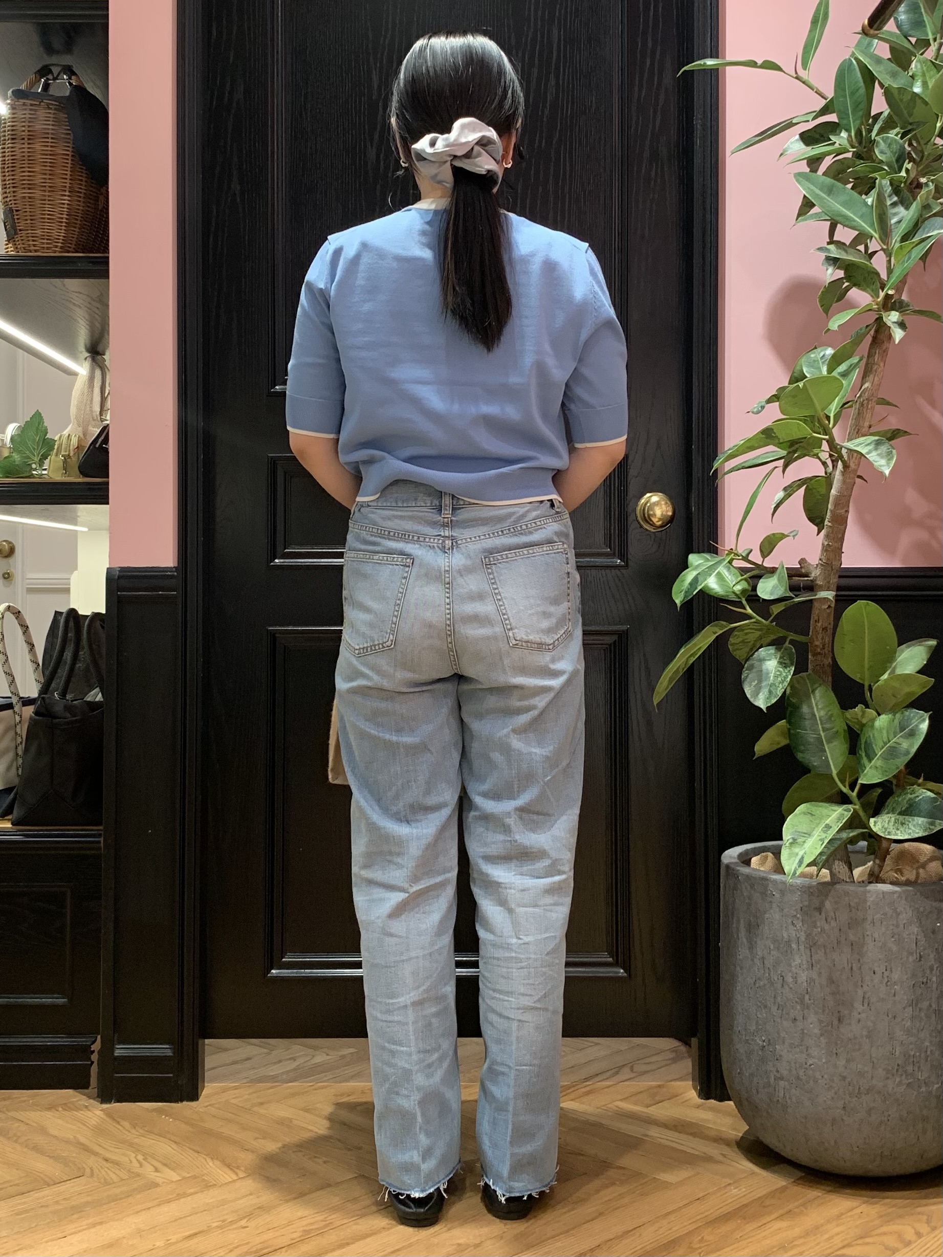 SAKAIさんの「DRESSTERIOR｜センタープレス ワイドストレートデニム」を使ったコーディネート