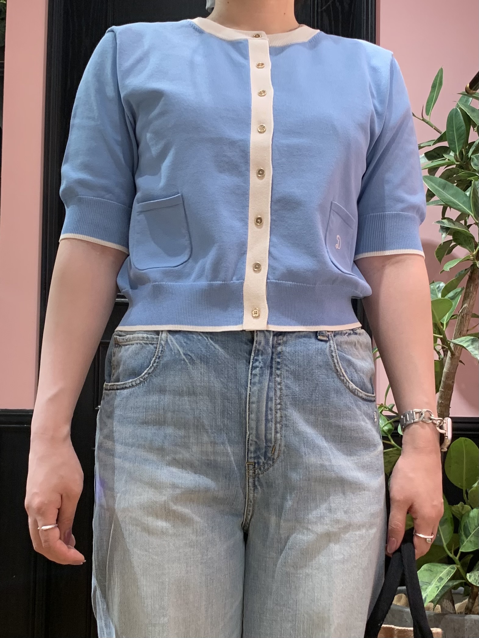 SAKAIさんの「DRESSTERIOR｜センタープレス ワイドストレートデニム」を使ったコーディネート