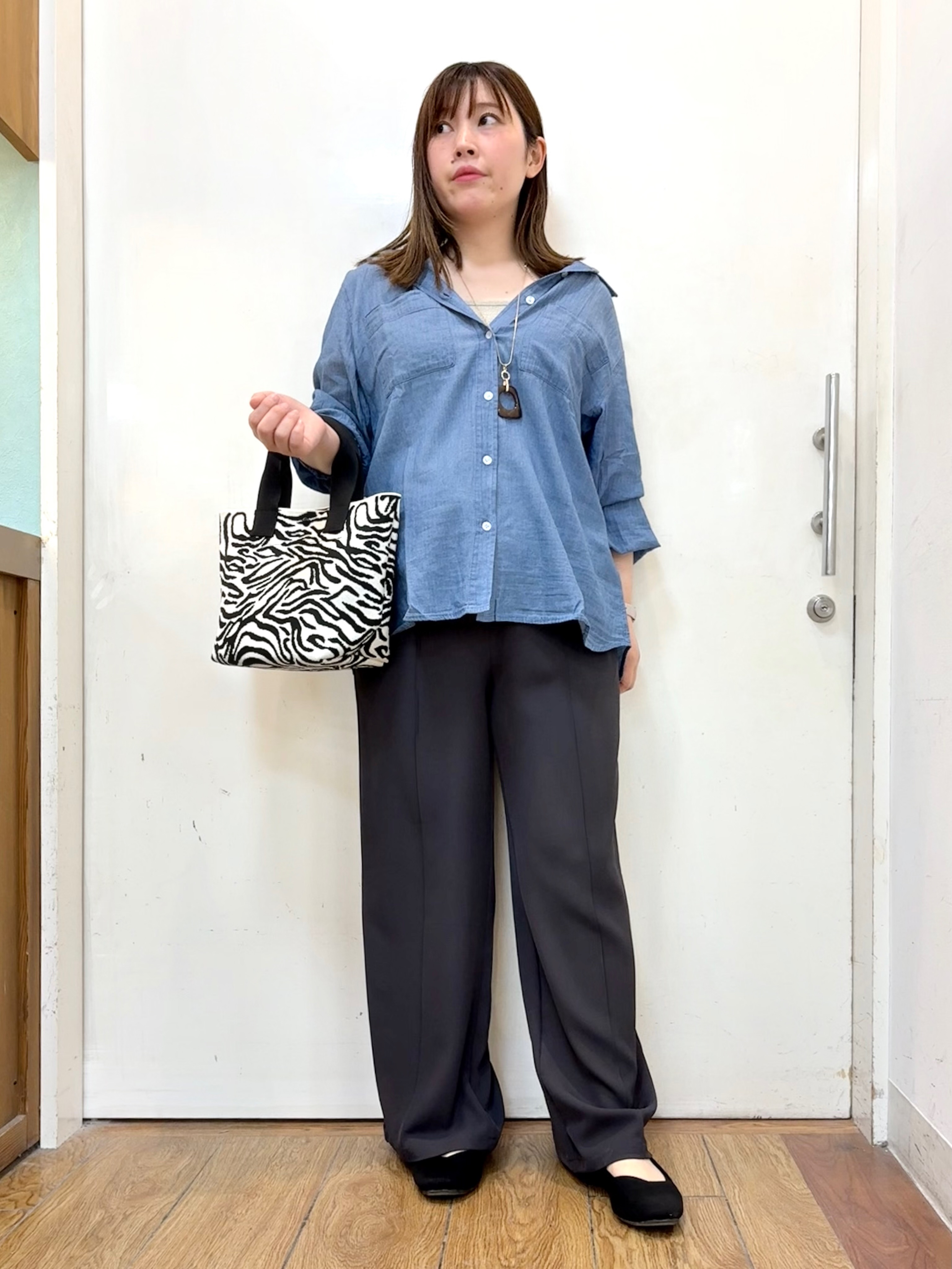 だいわさんの「SHOO･LA･RUE｜【洗濯機可】スクエアネックが小顔効果に　きらきらラメタンクトップ」を使ったコーディネート