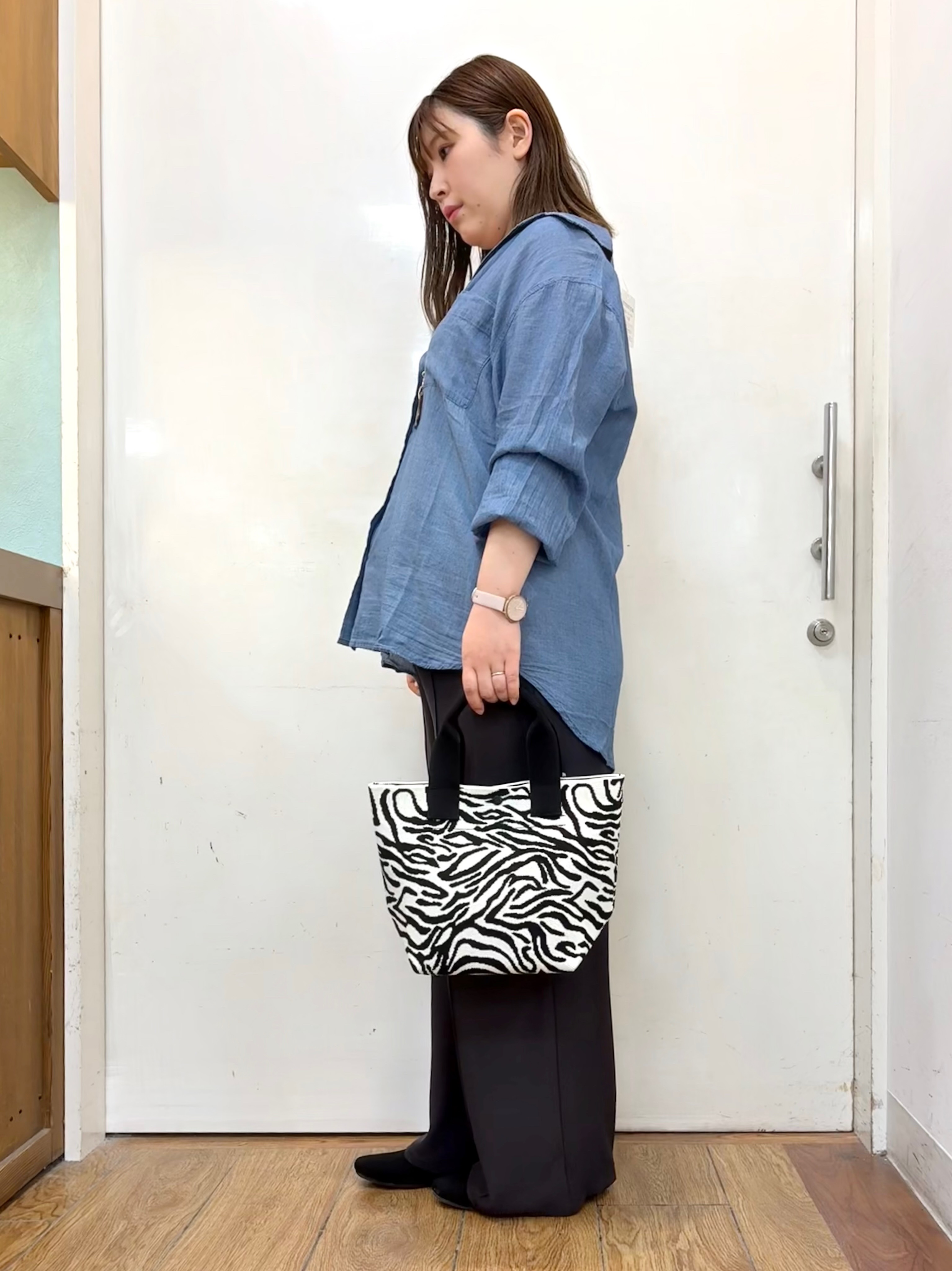 だいわさんの「SHOO･LA･RUE｜【洗濯機可】スクエアネックが小顔効果に　きらきらラメタンクトップ」を使ったコーディネート
