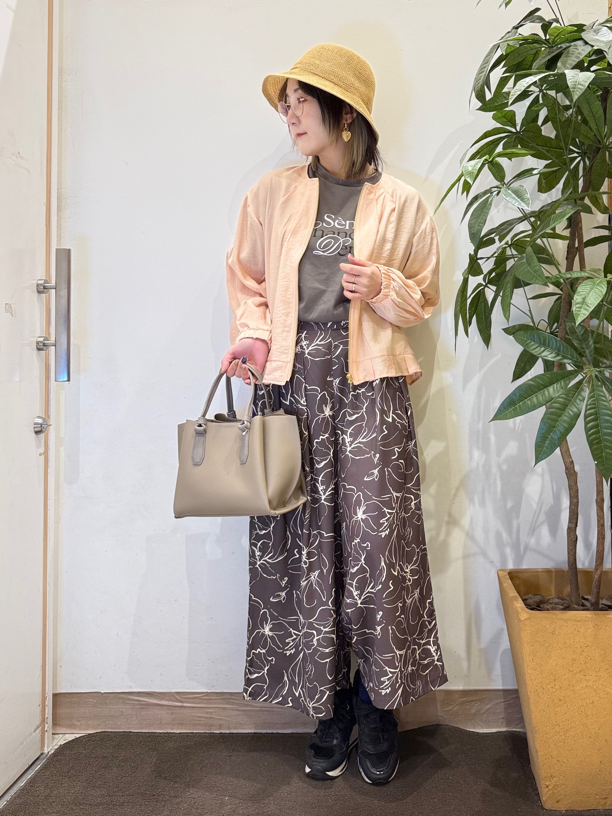 misakiさんの「SHOO･LA･RUE｜【洗濯機可/UV/S-LL】程よい透け感 ノーカラーシアーブルゾン」を使ったコーディネート