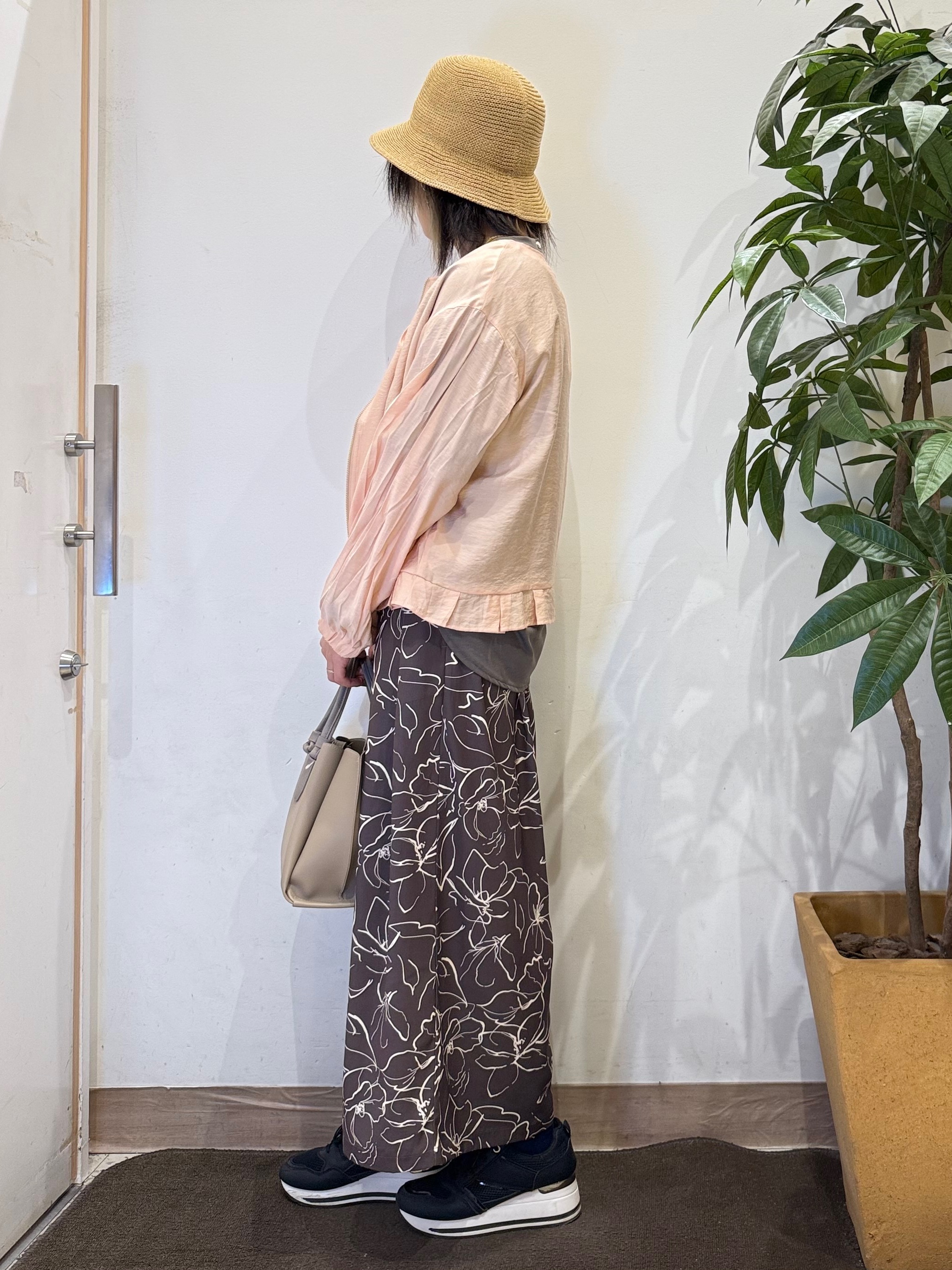 misakiさんの「SHOO･LA･RUE｜【洗濯機可/UV/S-LL】程よい透け感 ノーカラーシアーブルゾン」を使ったコーディネート