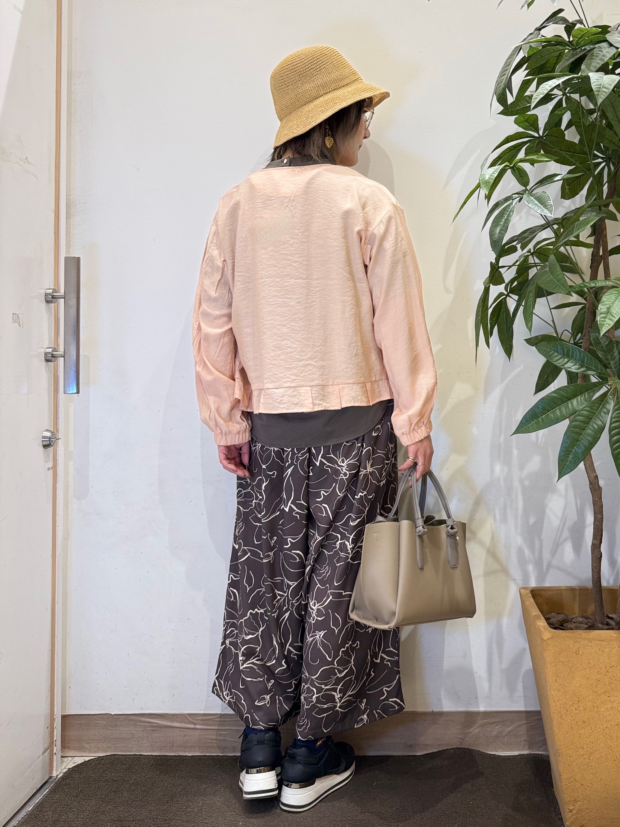 misakiさんの「SHOO･LA･RUE｜【洗濯機可/UV/S-LL】程よい透け感 ノーカラーシアーブルゾン」を使ったコーディネート