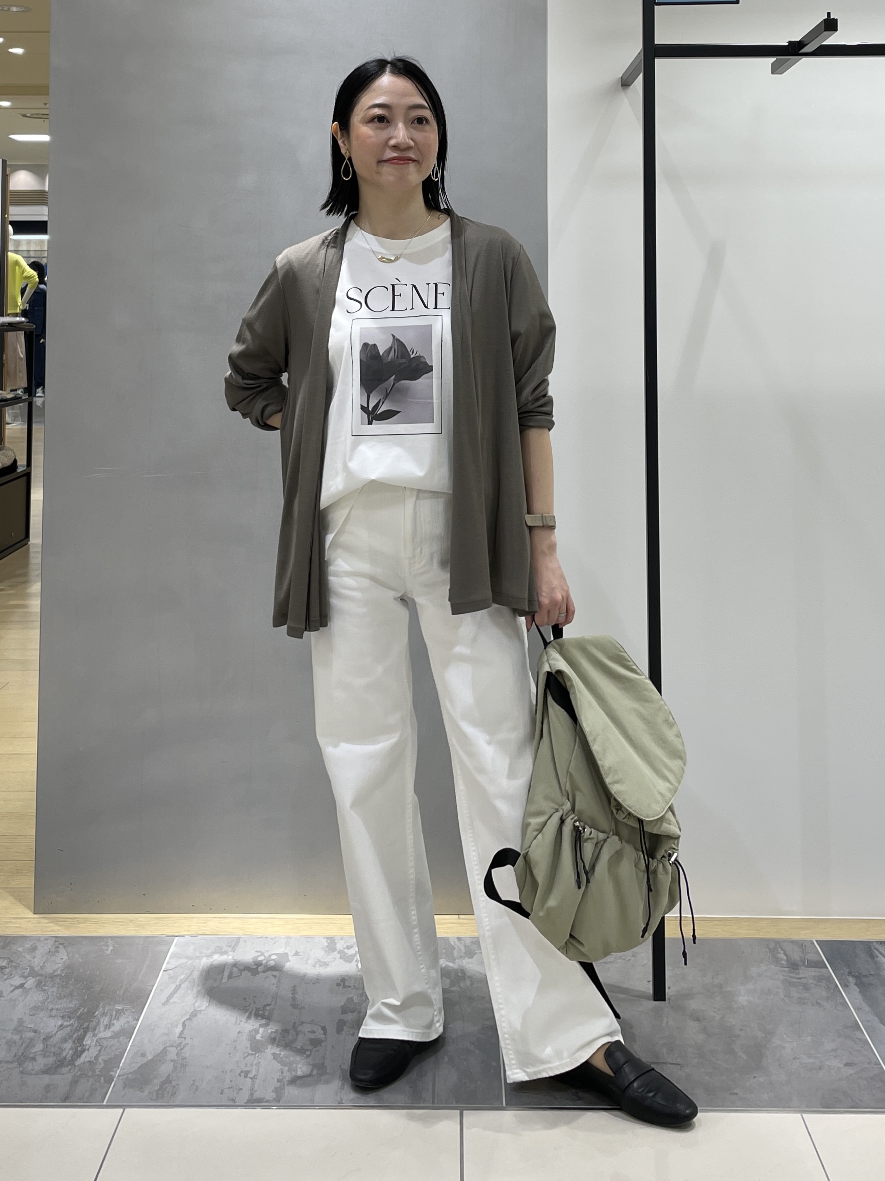 shihoさんの「INDIVI｜【古畑星夏さん着用/ロゴ/プリント】グラフィックTシャツ」を使ったコーディネート