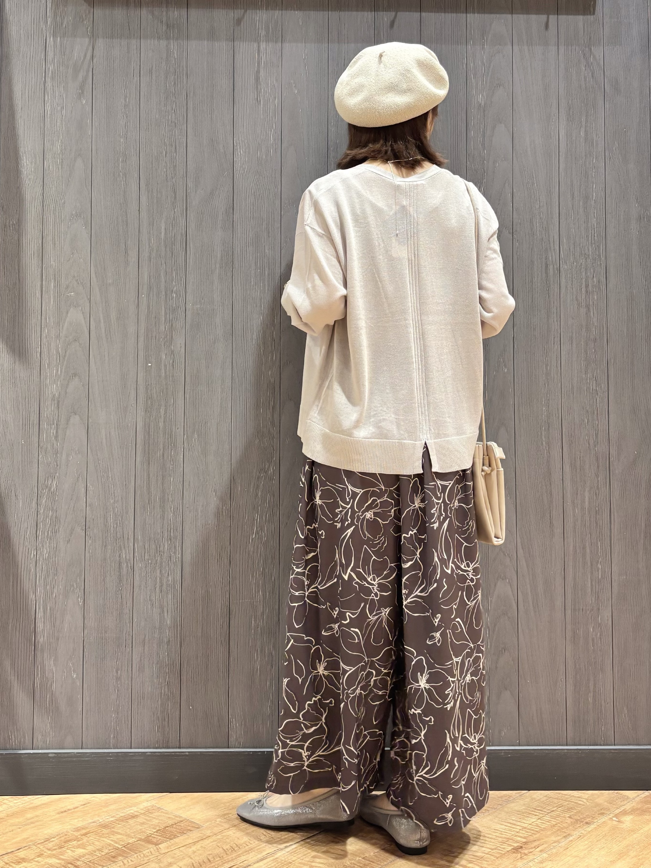 meiさんの「SHOO･LA･RUE｜【洗濯機可/S-LL】オンにもオフにも マルチに使えるボタンレスカーディガン」を使ったコーディネート