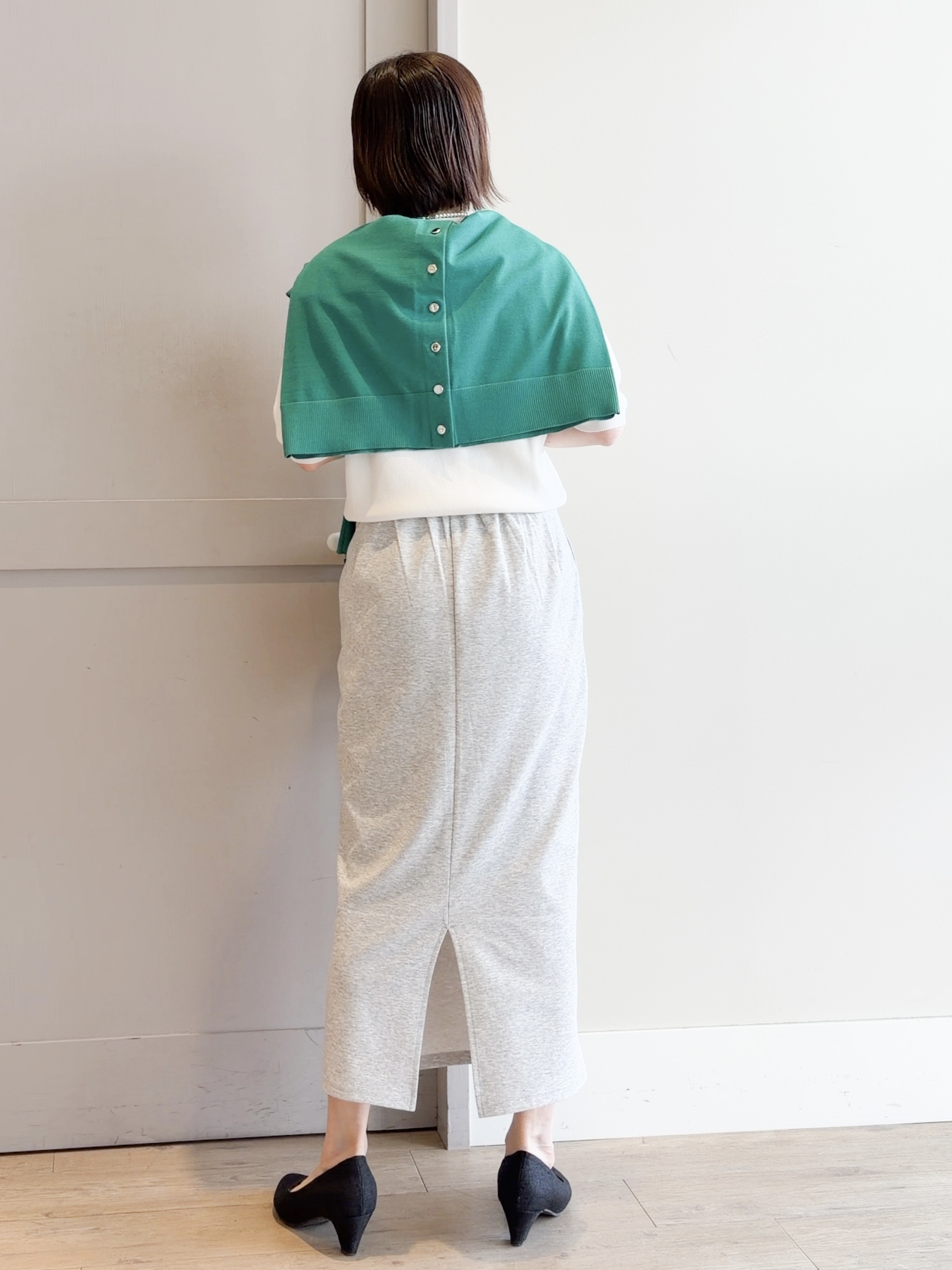 yamakoさんの「grove｜【UVカット/洗濯機で洗える】メタルボタンクルーネックカーディガン」を使ったコーディネート