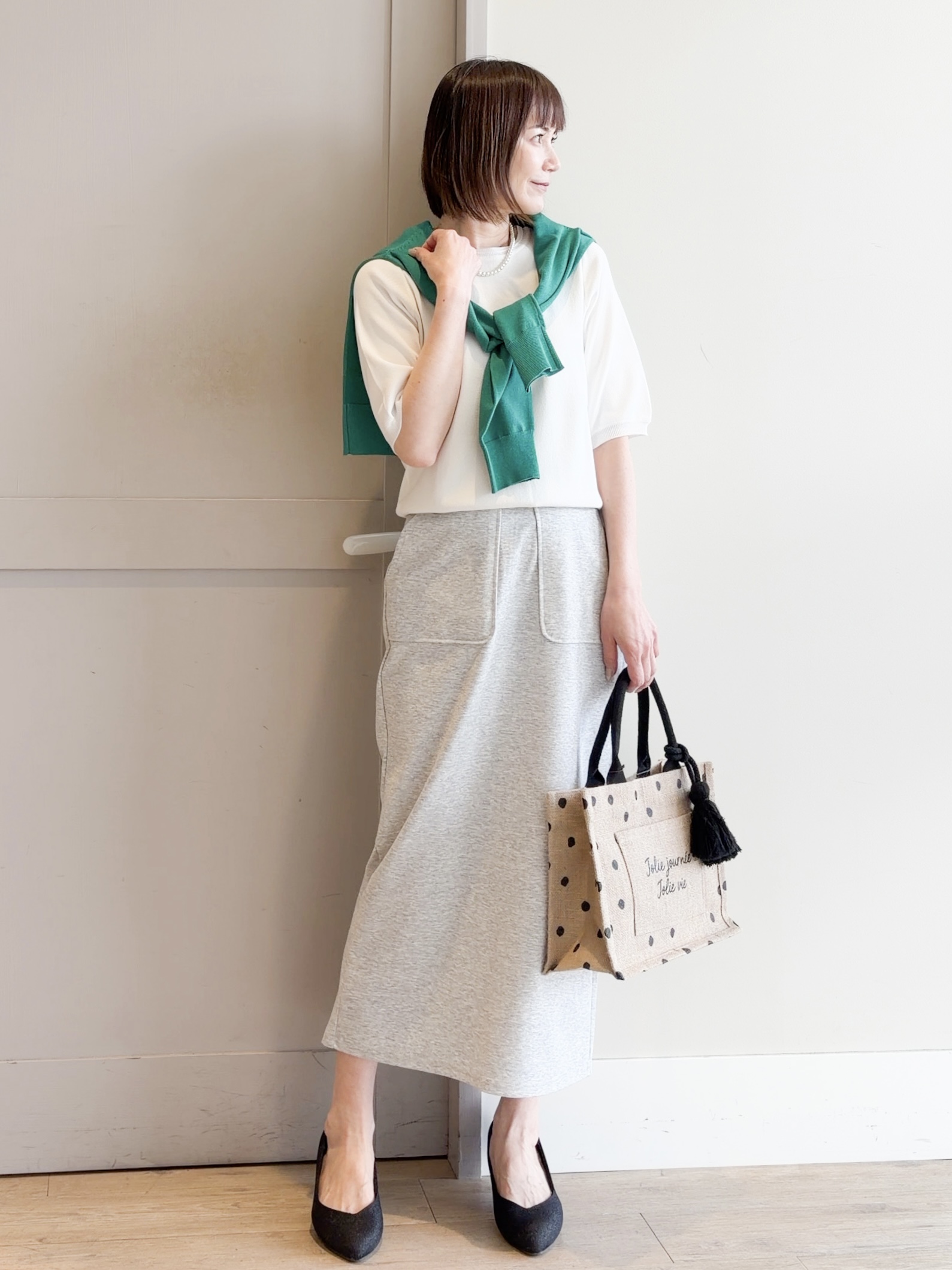 yamakoさんの「grove｜【UVカット/洗濯機で洗える】メタルボタンクルーネックカーディガン」を使ったコーディネート
