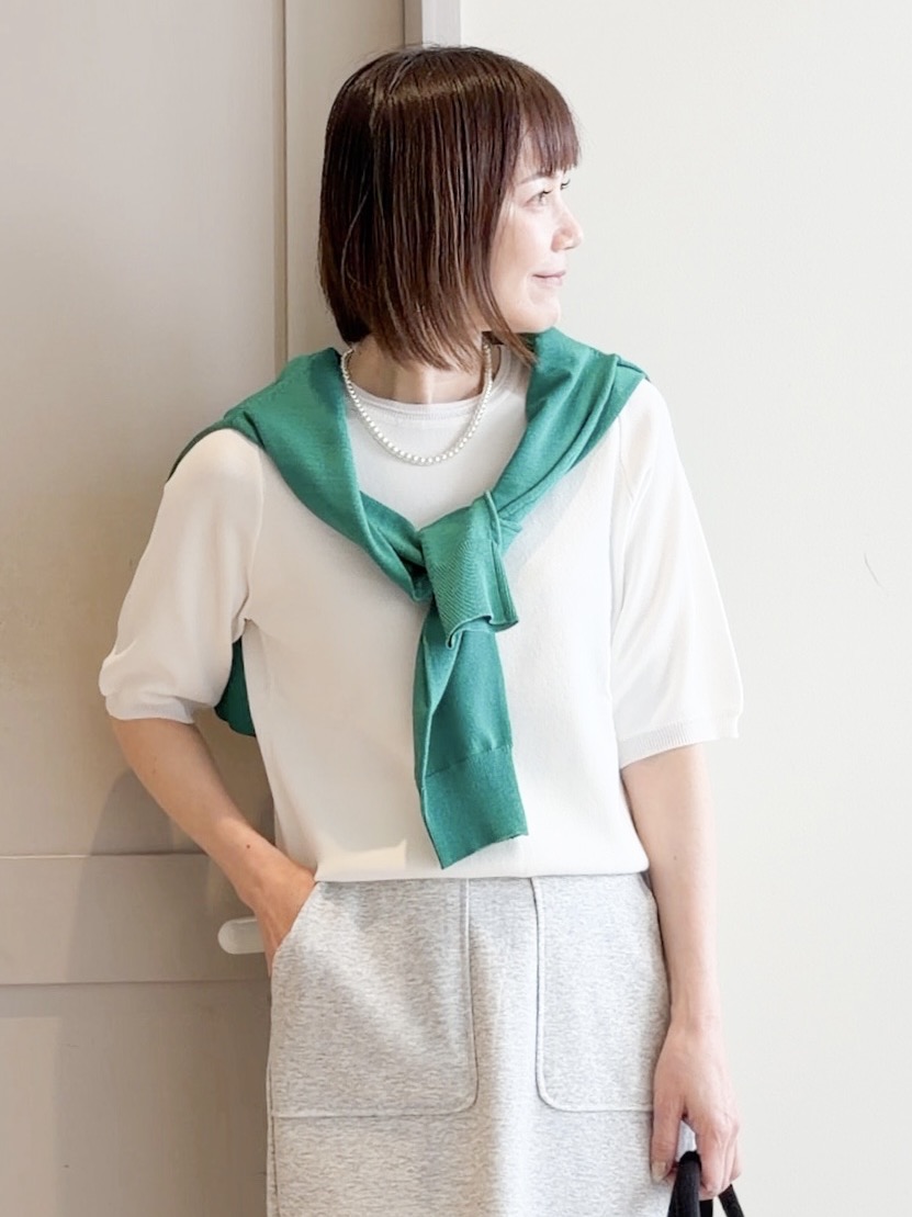 yamakoさんの「grove｜【UVカット/洗濯機で洗える】メタルボタンクルーネックカーディガン」を使ったコーディネート
