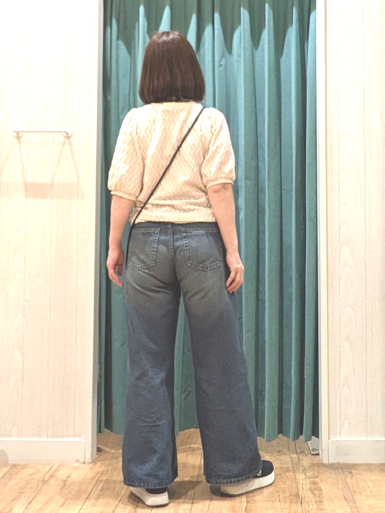 ゆーさんさんの「SHOO･LA･RUE｜【SHOO・LA・RUE DENIM/S-LL】体型カバーにも バギーデニムワイドパンツ」を使ったコーディネート