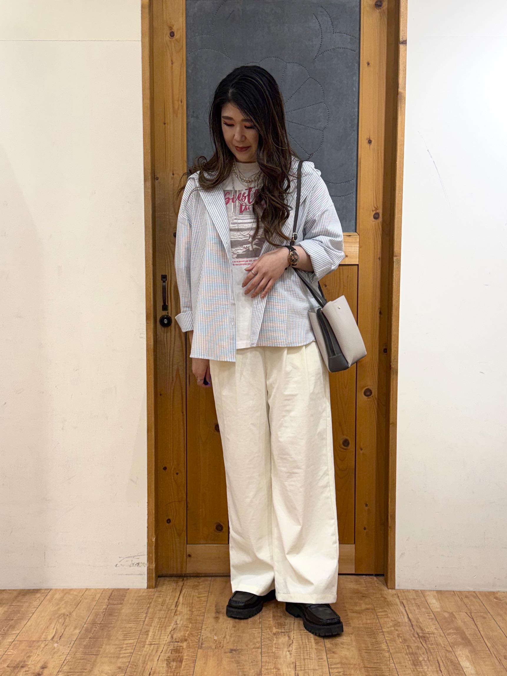 Ayana.さんの「SHOO･LA･RUE｜【綿100％/S-LL/プチプラ】選べる3柄 プリントアソートTシャツ」を使ったコーディネート