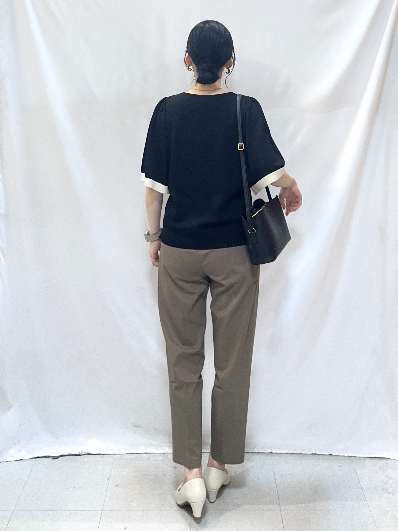 𝐇𝐢𝐫𝐨𝐦𝐢さんの「SHOO･LA･RUE｜【毎日洗える/UV/S-LL】二の腕かくせる フレアスリーブひらり5分袖ニット」を使ったコーディネート