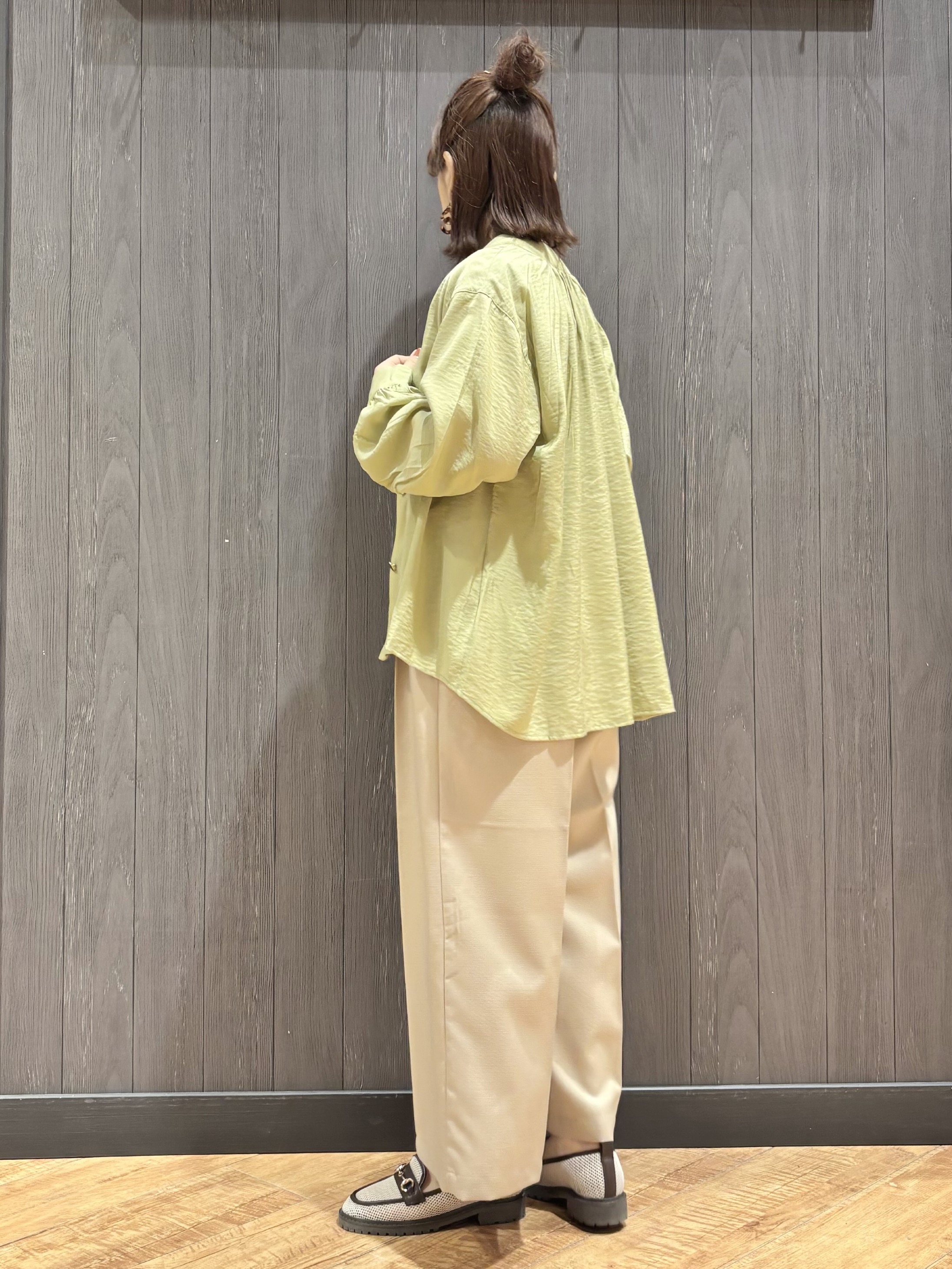 meiさんの「SHOO･LA･RUE｜【S-LL/体型カバー/Aライン】身体のラインを拾いにくい シアーシャツカーディガン」を使ったコーディネート