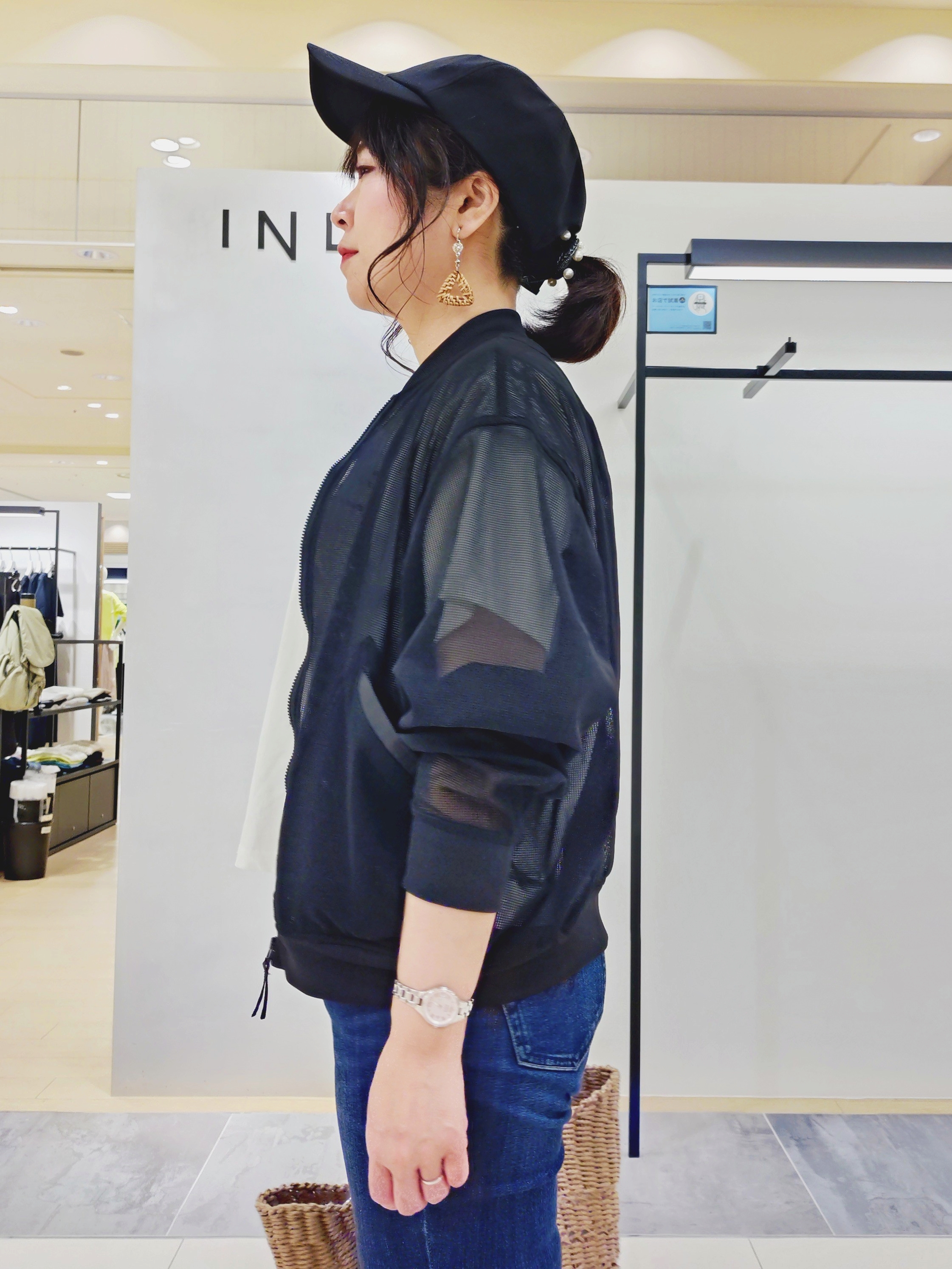 TOMOMIさんの「INDIVI｜【通年活躍！褒められデニム】スキニー デニムパンツ」を使ったコーディネート