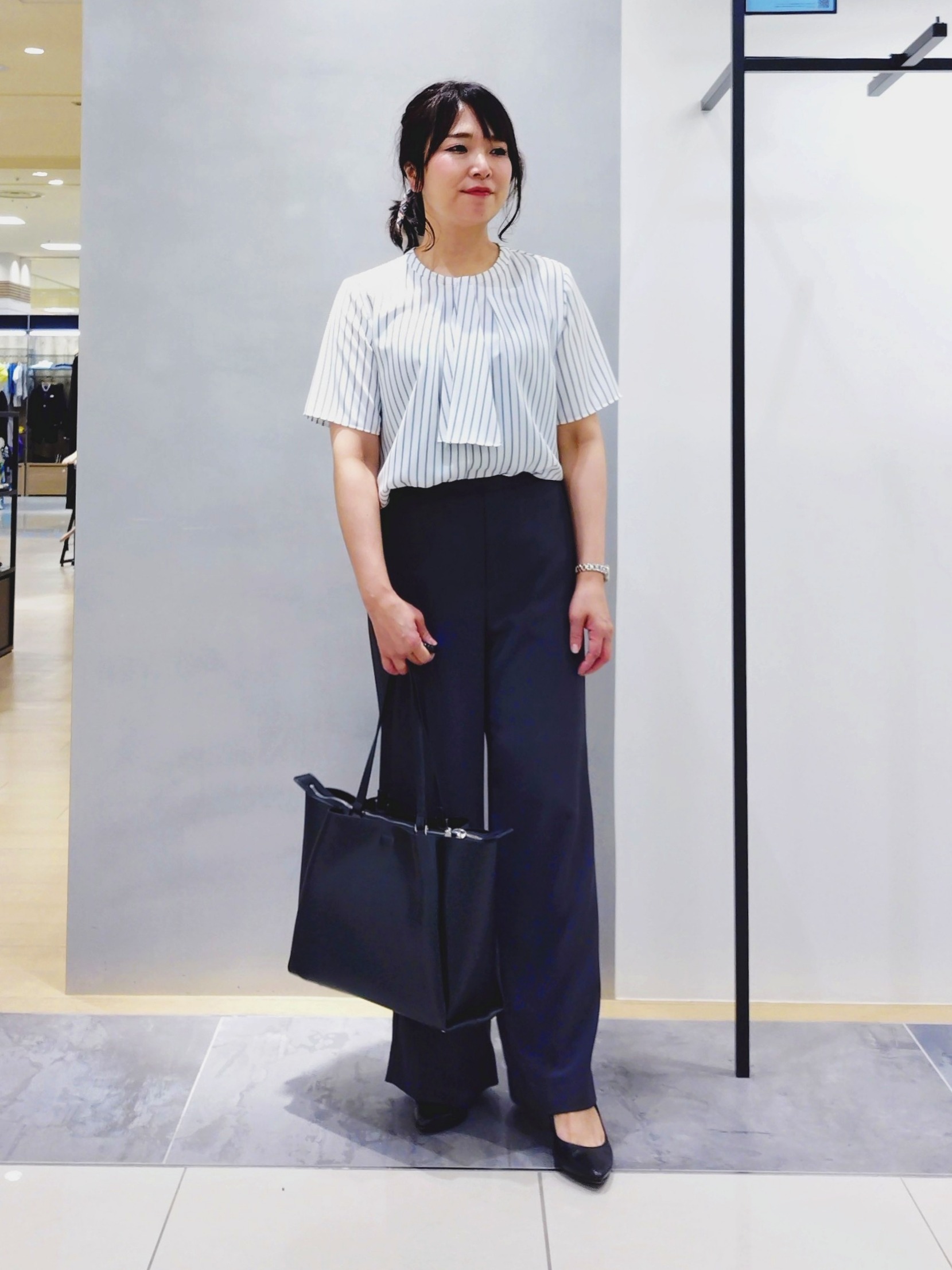 TOMOMIさんの「INDIVI｜【接触冷感／透湿／着る日傘】イージーワイドパンツ」を使ったコーディネート