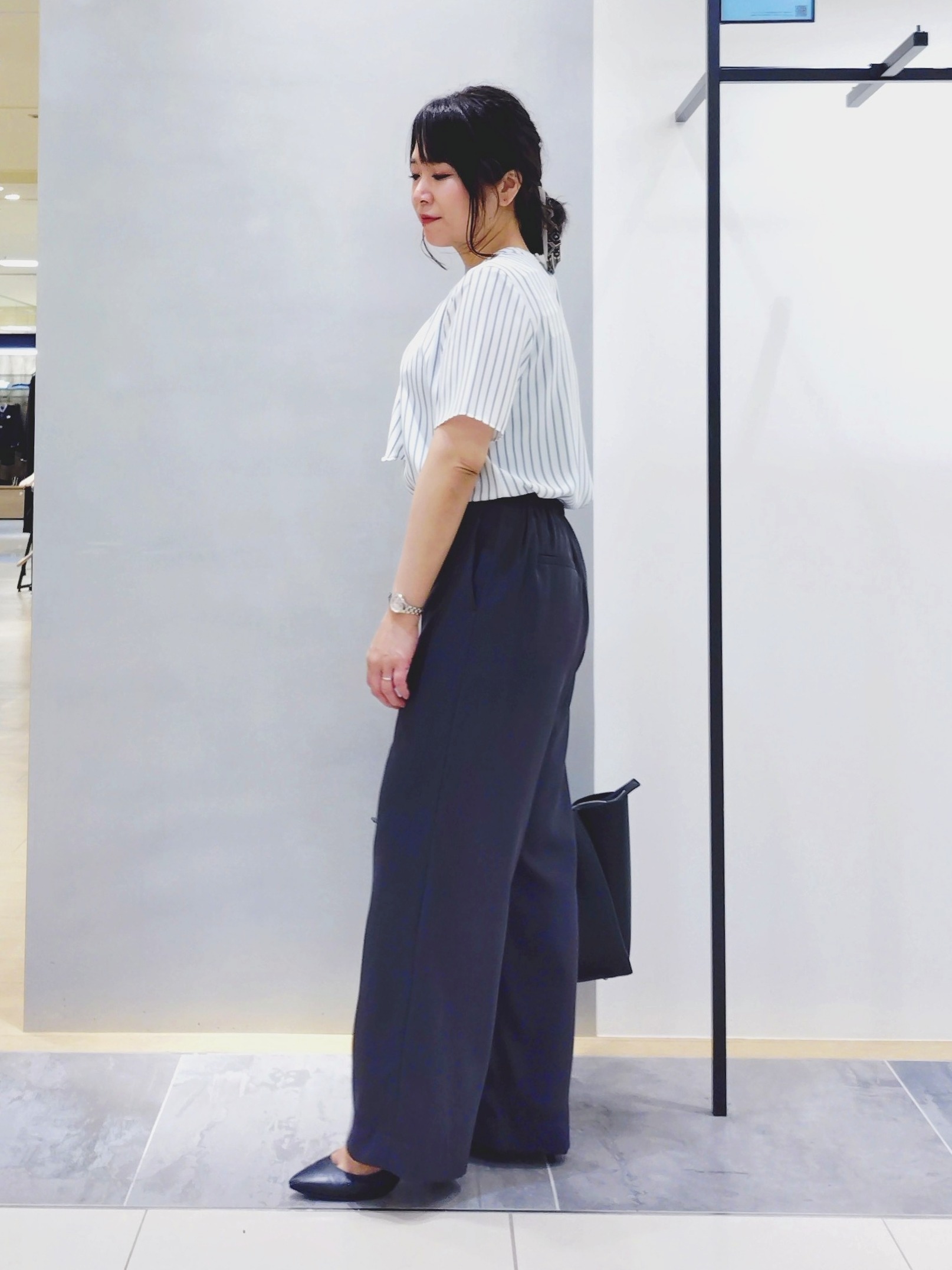 TOMOMIさんの「INDIVI｜【接触冷感／透湿／着る日傘】イージーワイドパンツ」を使ったコーディネート