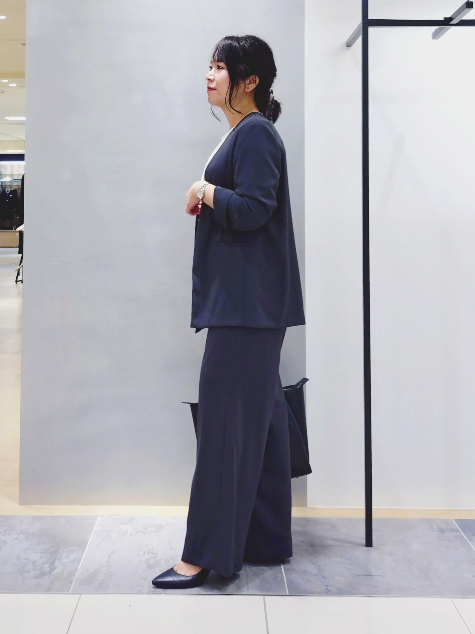 TOMOMIさんの「INDIVI｜【接触冷感／透湿／着る日傘】イージーワイドパンツ」を使ったコーディネート