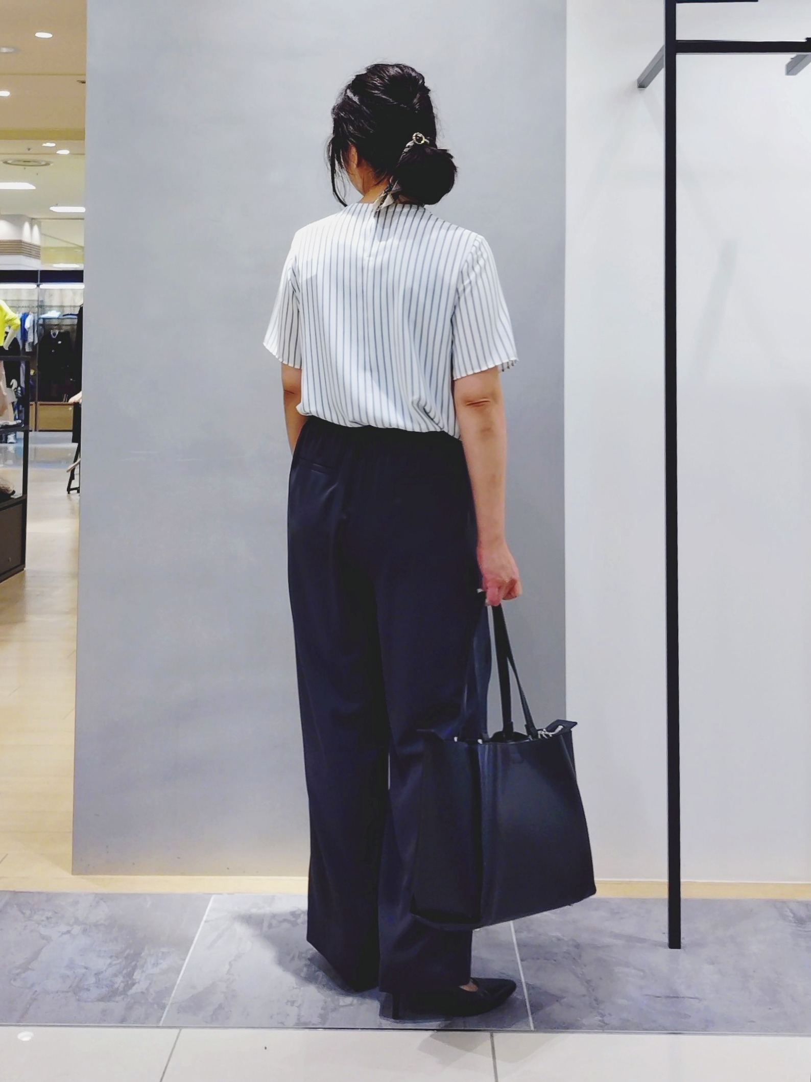 TOMOMIさんの「INDIVI｜【接触冷感／透湿／着る日傘】イージーワイドパンツ」を使ったコーディネート