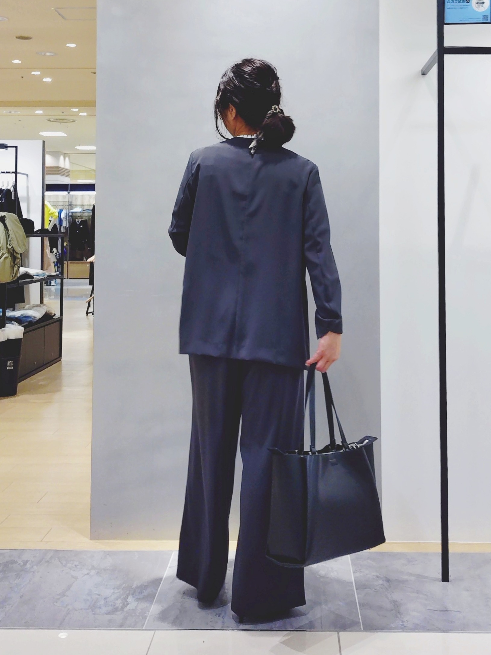 TOMOMIさんの「INDIVI｜【接触冷感／透湿／着る日傘】イージーワイドパンツ」を使ったコーディネート