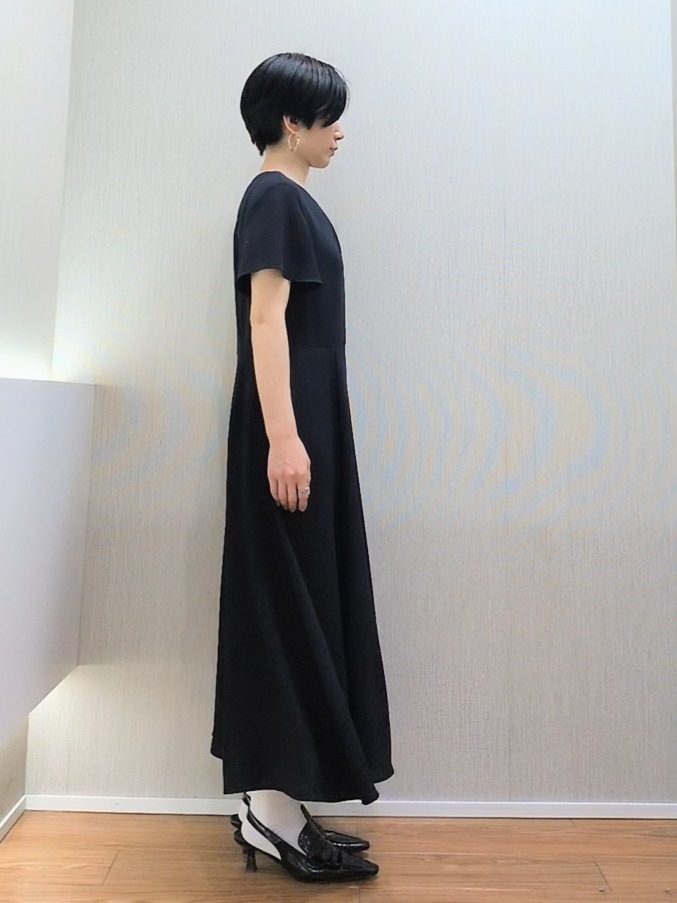 ミズタさんの「UNTITLED｜【接触冷感/吸水速乾/洗える】ドレープツイルワンピース」を使ったコーディネート