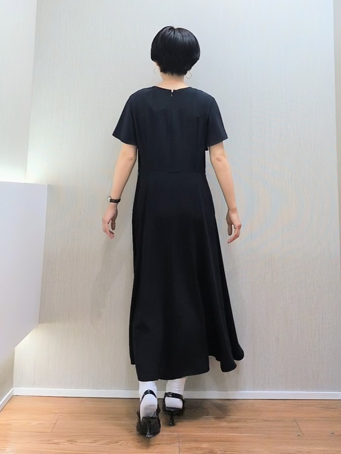 ミズタさんの「UNTITLED｜【接触冷感/吸水速乾/洗える】ドレープツイルワンピース」を使ったコーディネート
