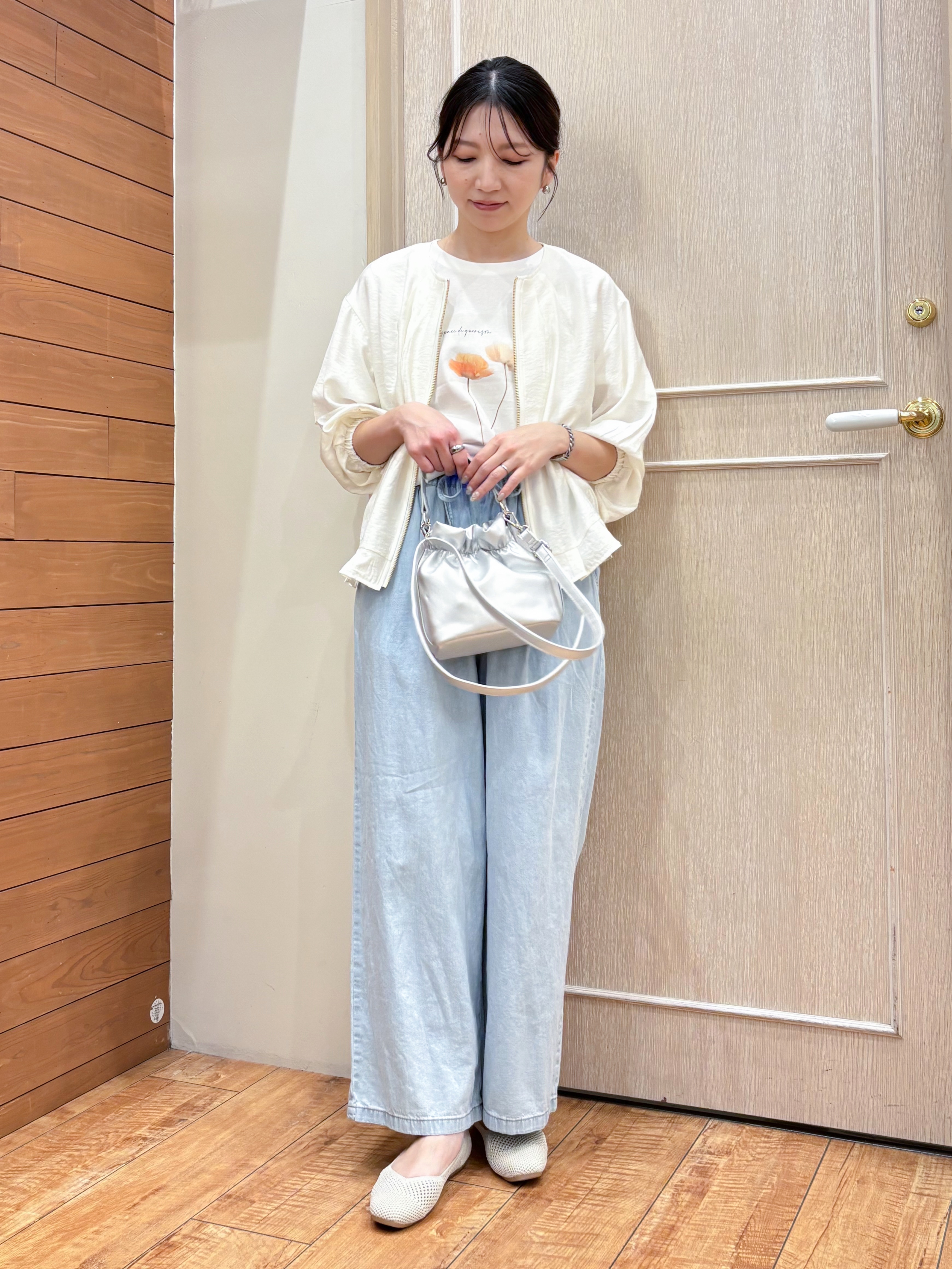 なみさんの「SHOO･LA･RUE｜【S-LL/プチプラ/柄が選べる】上品プリントTシャツ」を使ったコーディネート