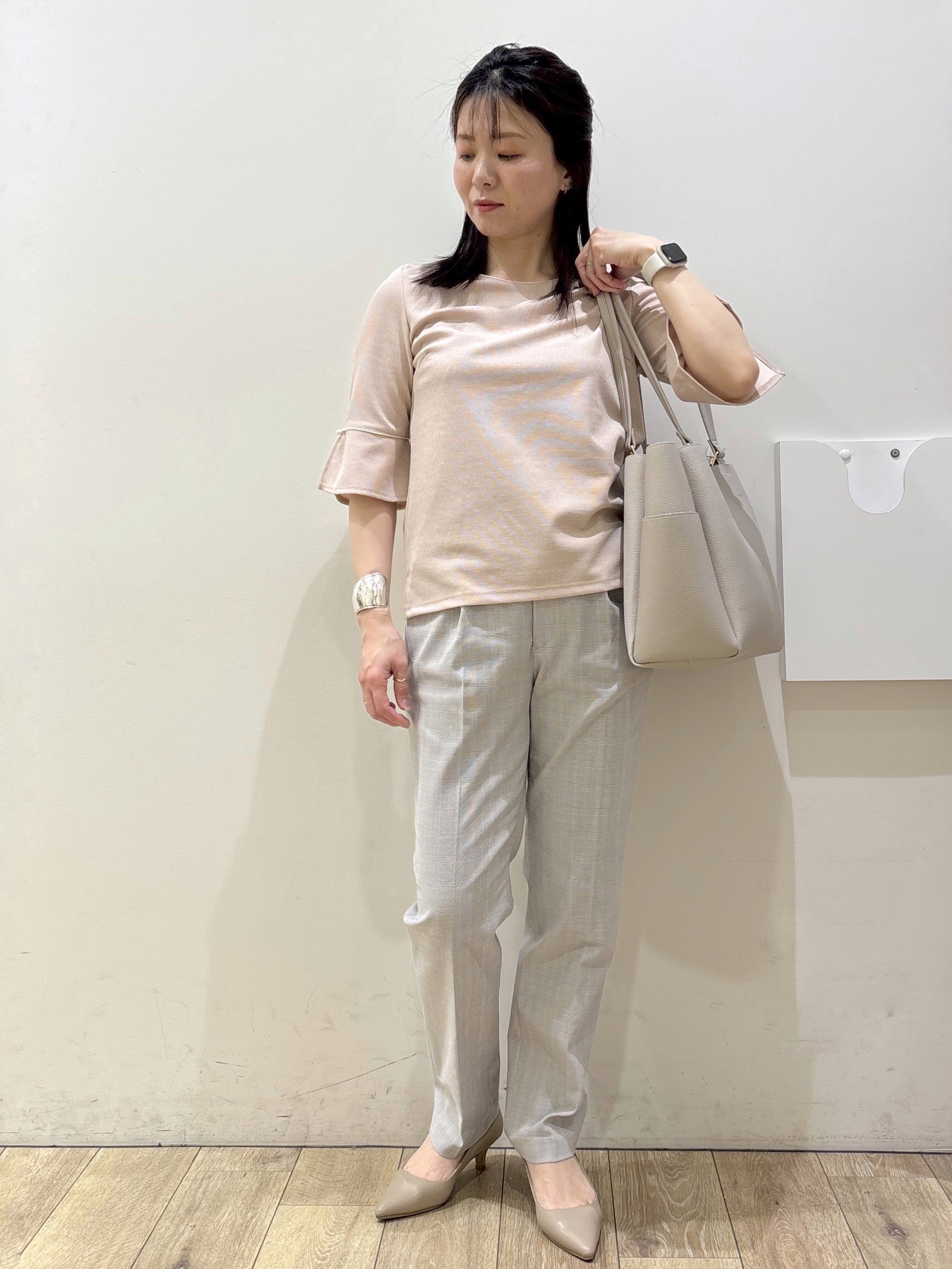mameさんの「OPAQUE.CLIP｜【接触冷感／UVケア】フレアスリーブバイカラートップス《洗濯機OK》」を使ったコーディネート