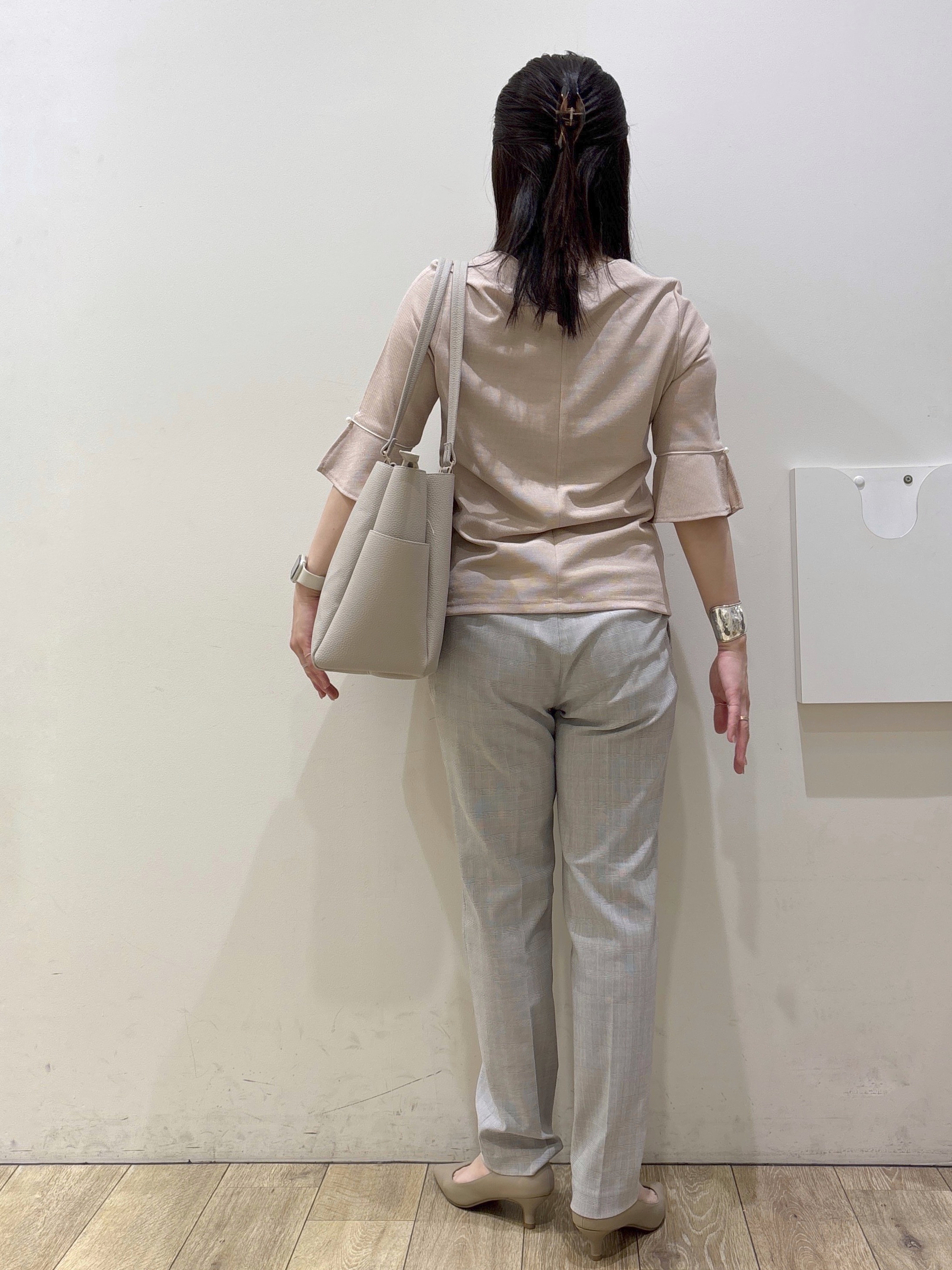 mameさんの「OPAQUE.CLIP｜【接触冷感／UVケア】フレアスリーブバイカラートップス《洗濯機OK》」を使ったコーディネート