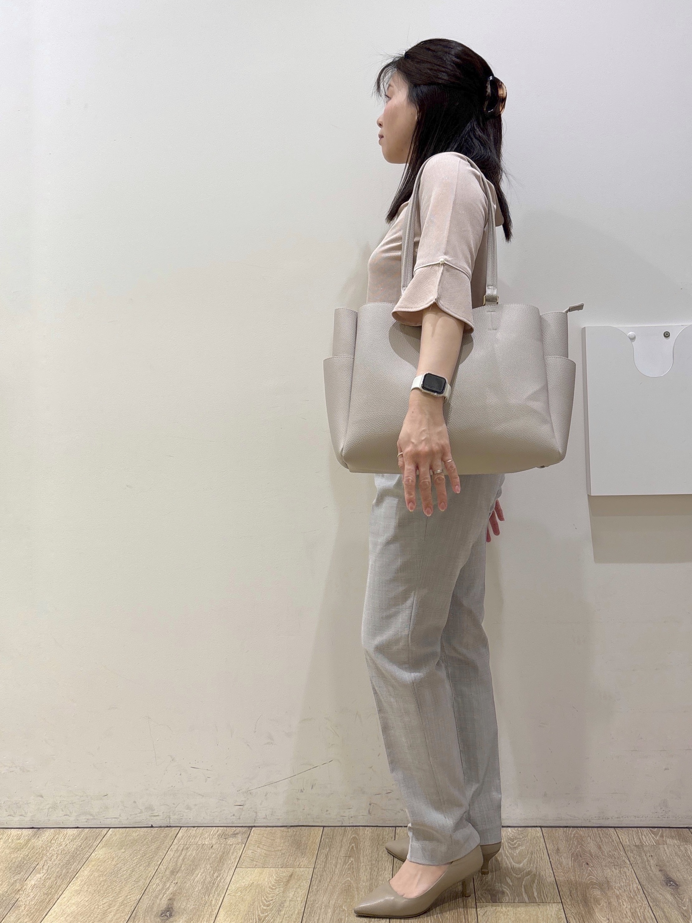 mameさんの「OPAQUE.CLIP｜【接触冷感／UVケア】フレアスリーブバイカラートップス《洗濯機OK》」を使ったコーディネート