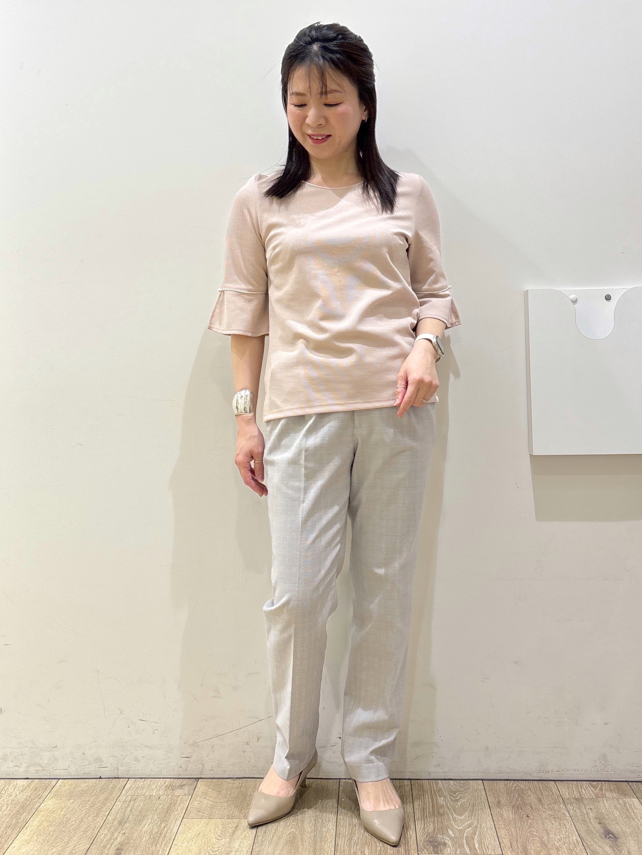 mameさんの「OPAQUE.CLIP｜【接触冷感／UVケア】フレアスリーブバイカラートップス《洗濯機OK》」を使ったコーディネート