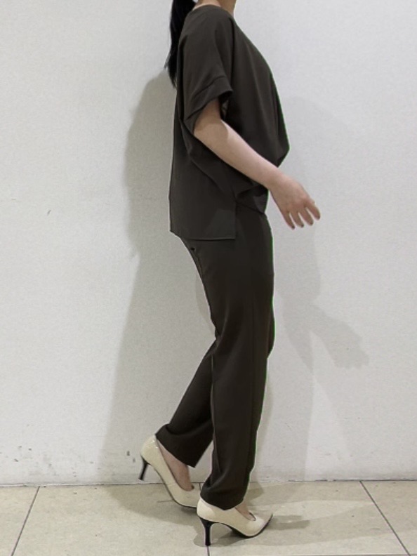 watanabeさんの「UNTITLED｜【セットアップ可/UVカット/前後2WAY】リラクシーフレンチスリーブブラウス」を使ったコーディネート