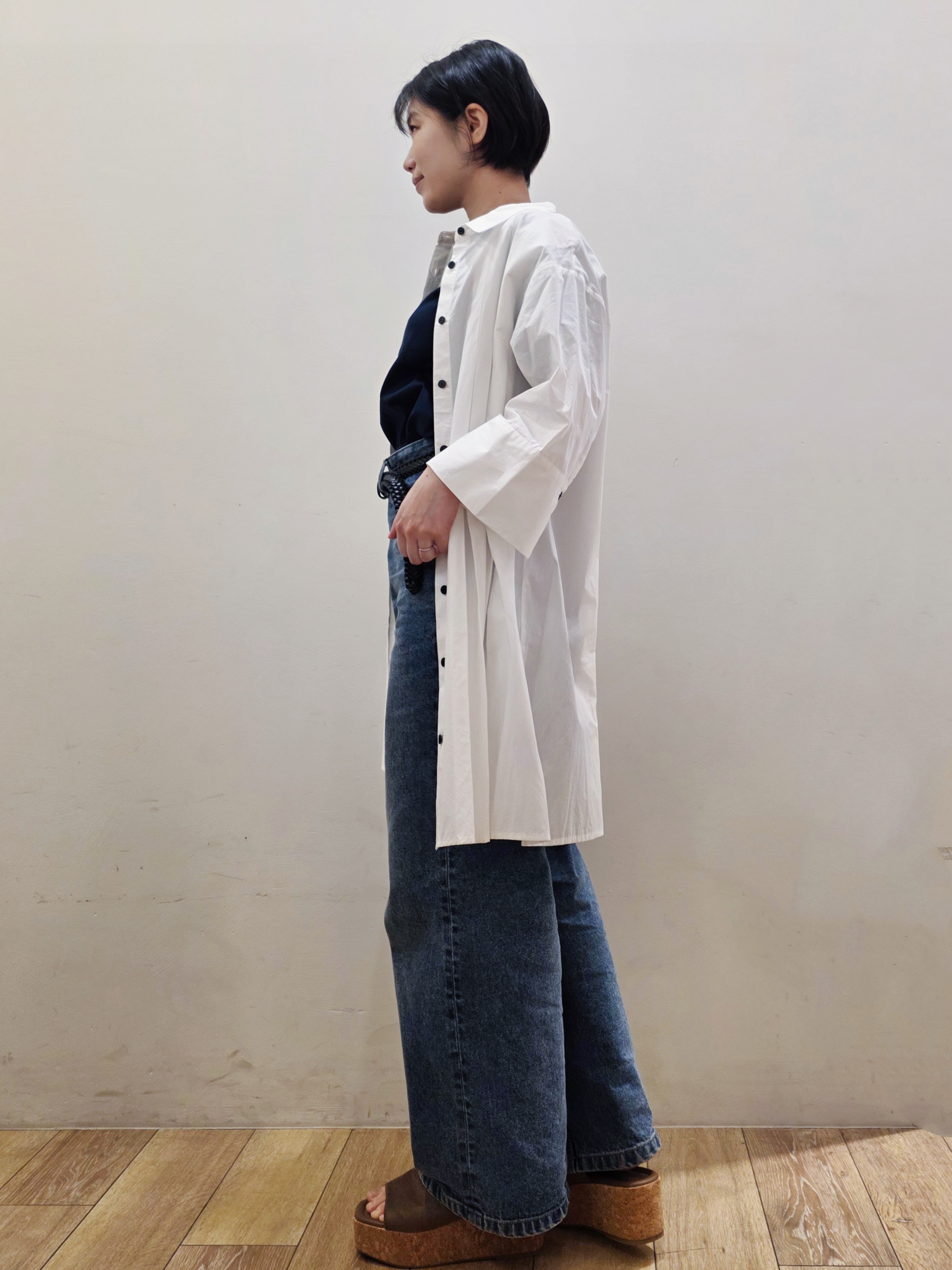 yuyuさんの「OPAQUE.CLIP｜プリーツミニシャツワンピース【洗濯機OK】」を使ったコーディネート
