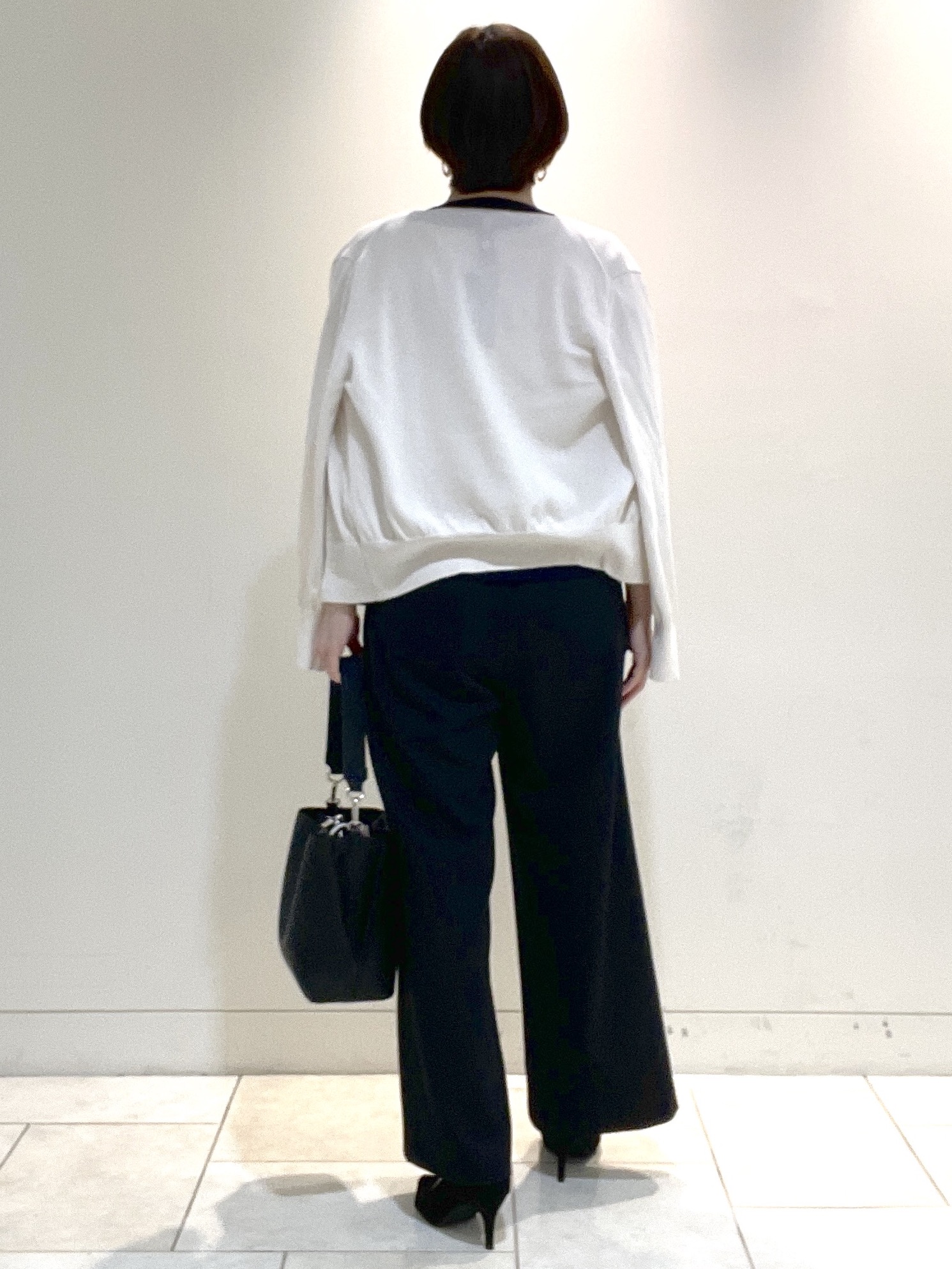 フミさんの「Reflect｜【アンサンブル可】バイカラーカーディガン」を使ったコーディネート