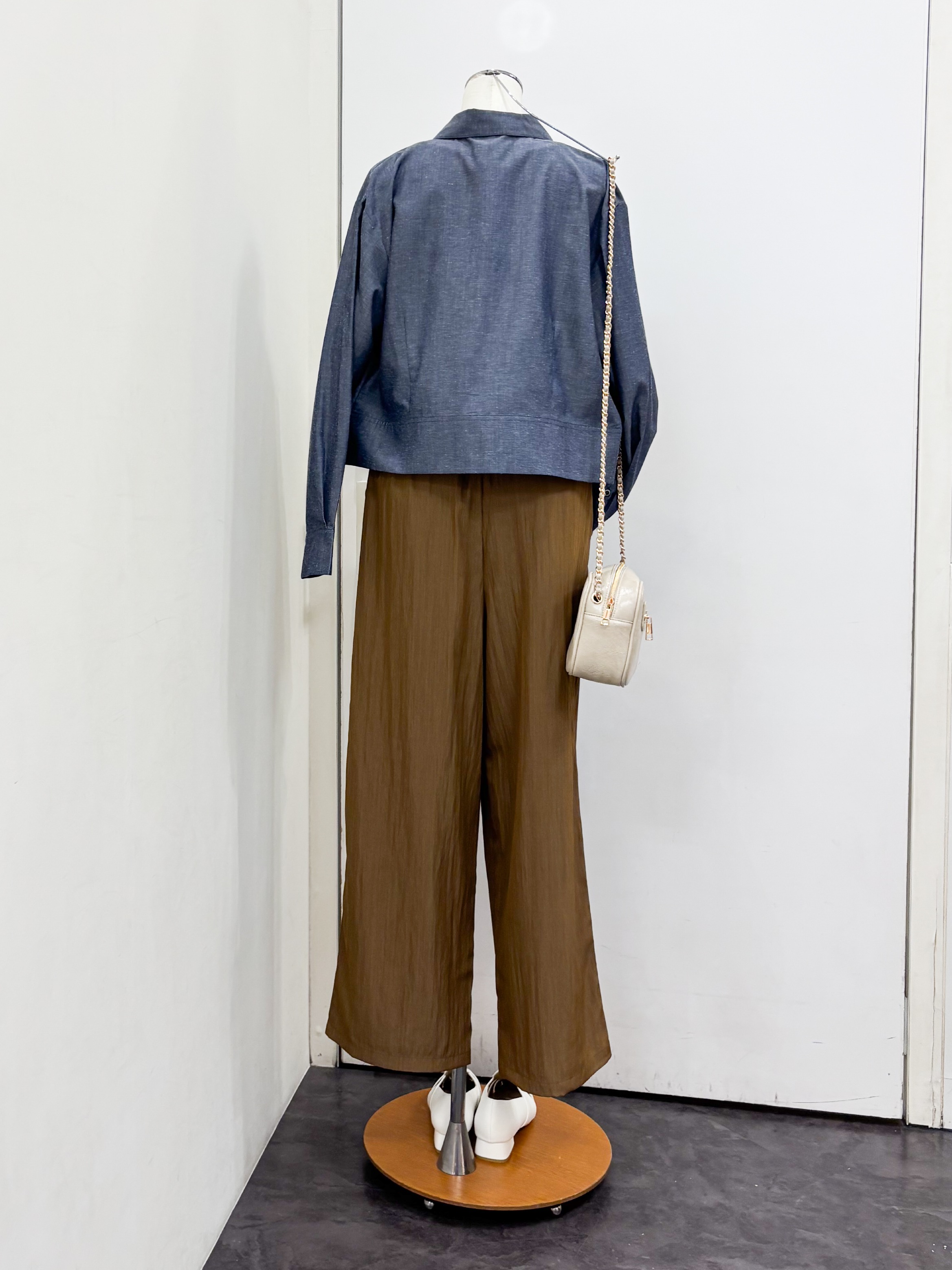 yukariさんの「grove｜【イージーケア】麻混クロップドシャツ」を使ったコーディネート
