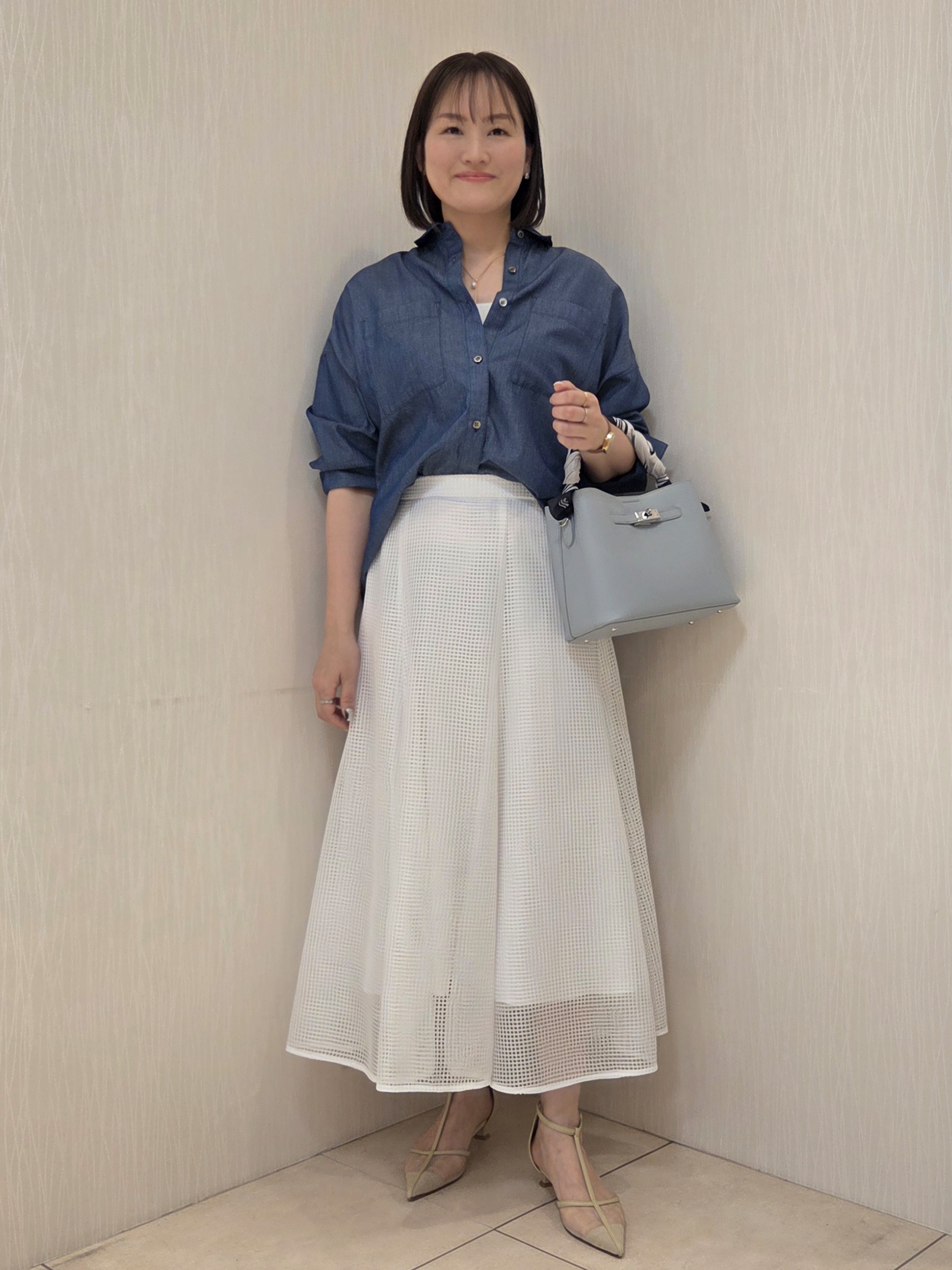 naokoさんの「UNTITLED｜◆【コットン100%/洗える】エアリーデニムシャツ」を使ったコーディネート