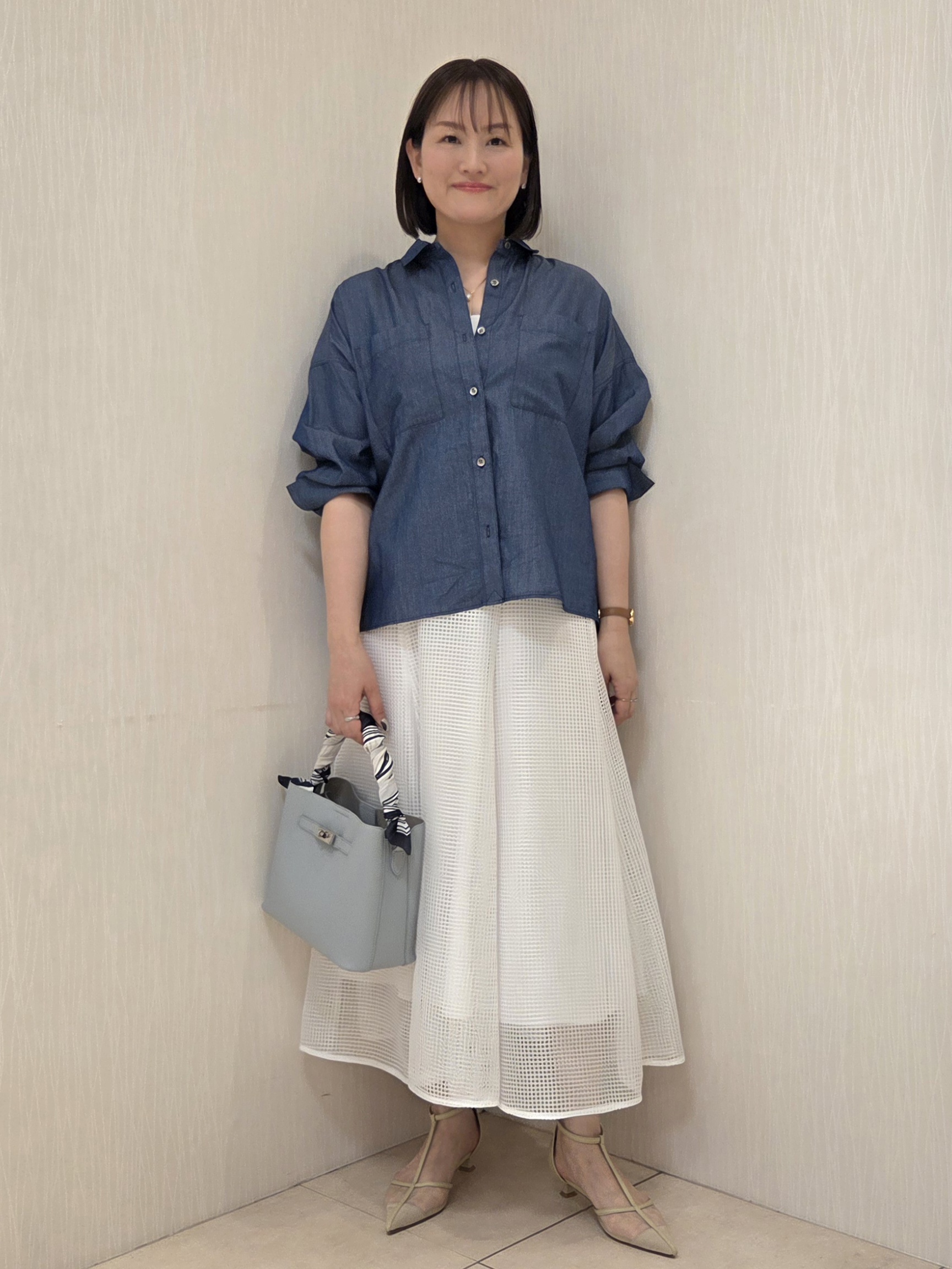 naokoさんの「UNTITLED｜◆【コットン100%/洗える】エアリーデニムシャツ」を使ったコーディネート