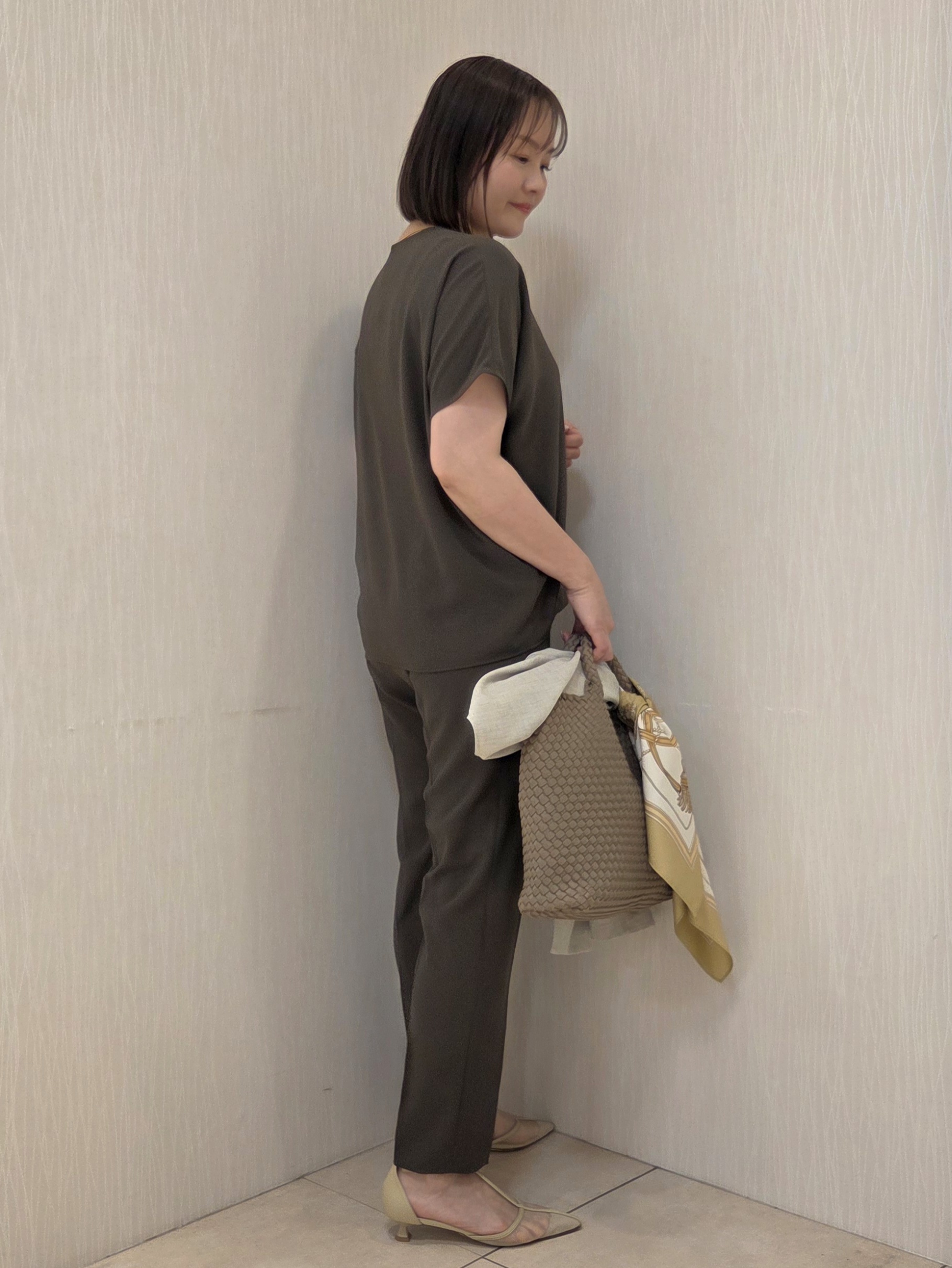 naokoさんの「UNTITLED｜【UV/接触冷感/セットアップ可】リラクシーキーVネックブラウス」を使ったコーディネート