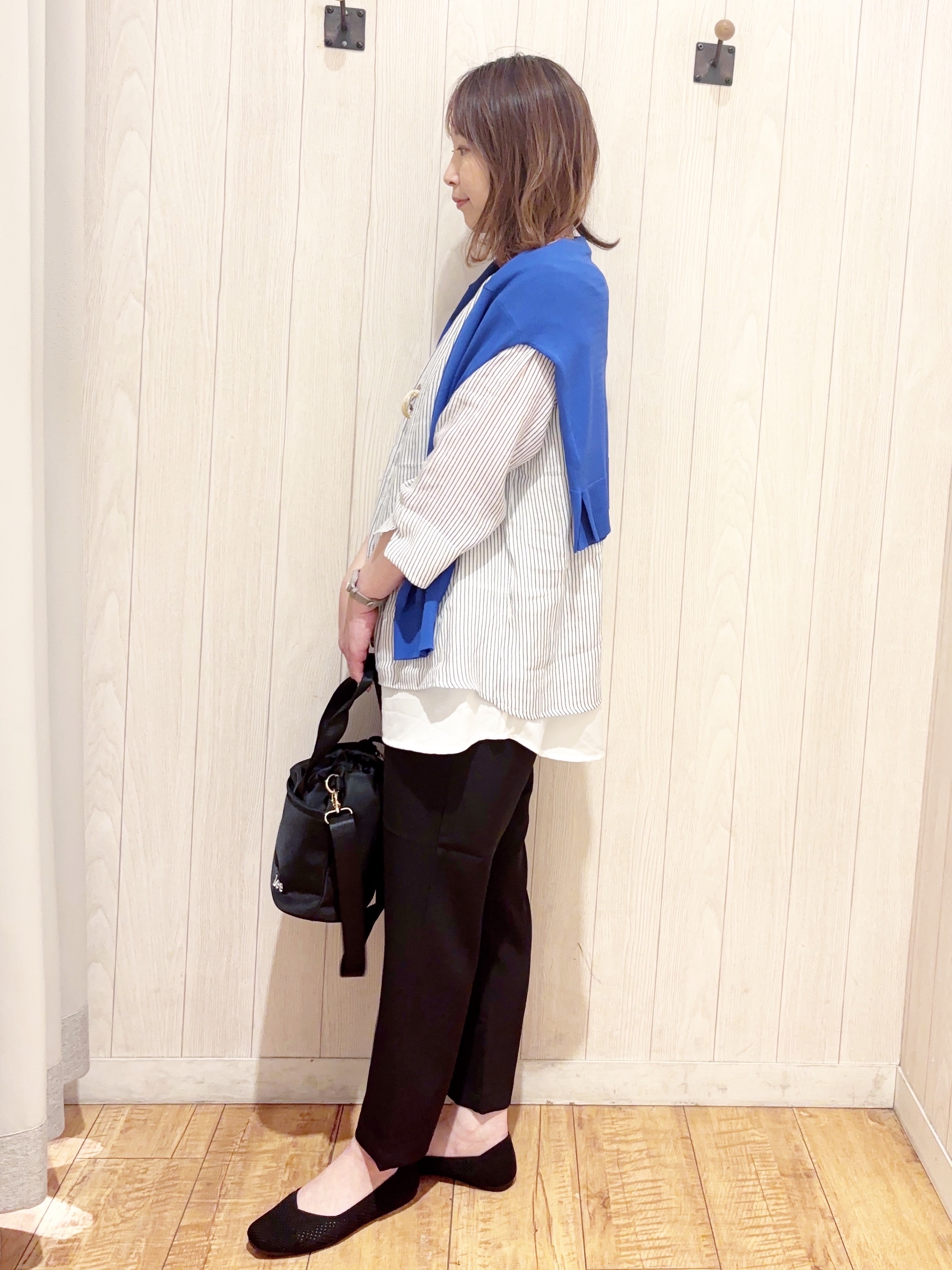 あいこさんの「SHOO･LA･RUE｜【洗濯機可/UV】さらっとしたタッチが心地よい ショート丈 Vネックカーディガン」を使ったコーディネート