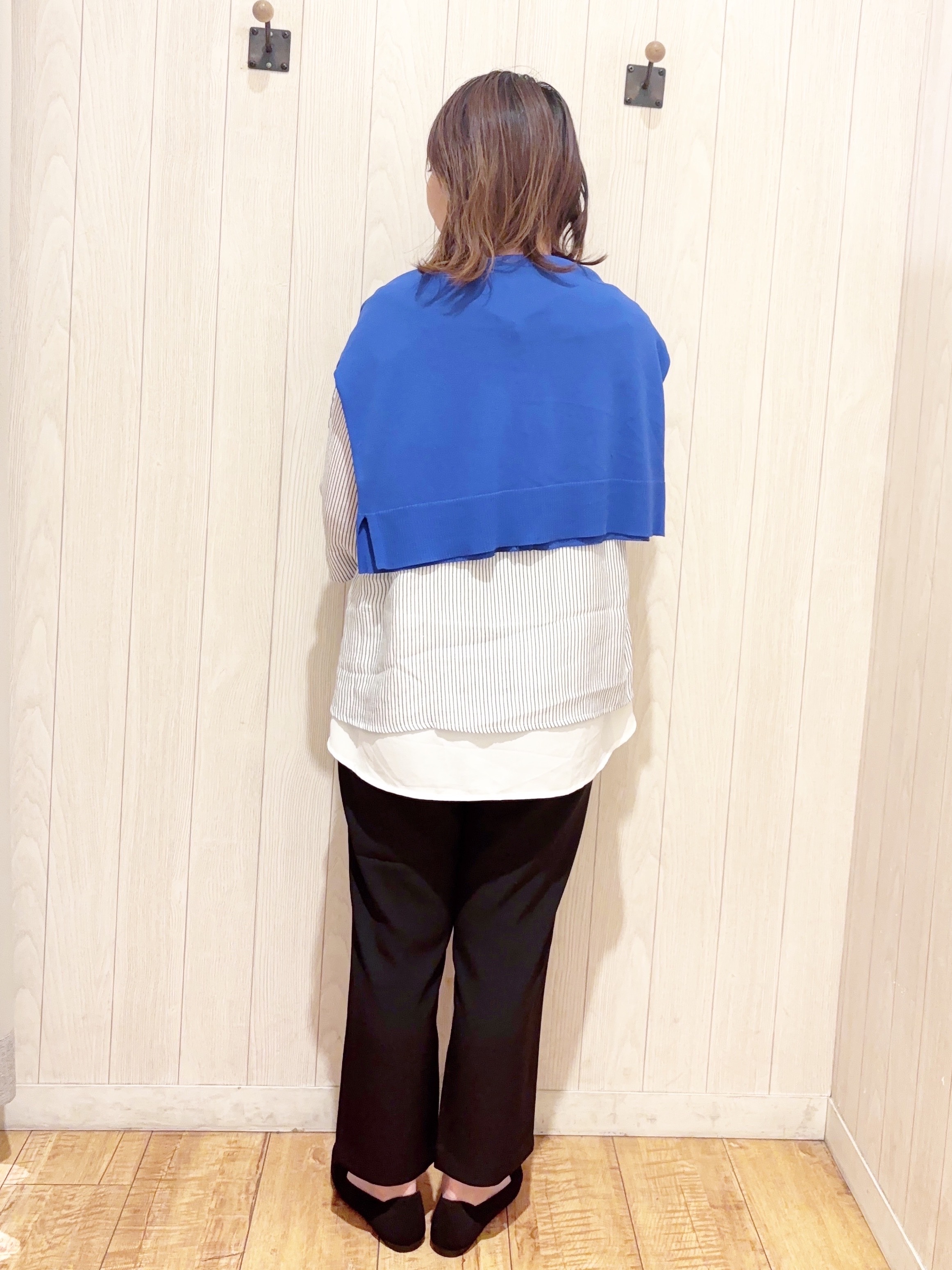 あいこさんの「SHOO･LA･RUE｜【洗濯機可/UV】さらっとしたタッチが心地よい ショート丈 Vネックカーディガン」を使ったコーディネート