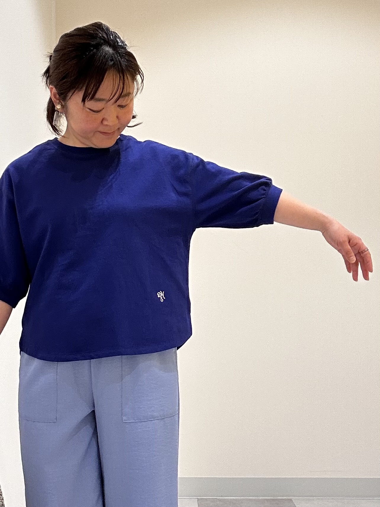 Aiさんの「Dessin｜【接触冷感/ウエストゴム/洗える】イージーワイドパンツ」を使ったコーディネート