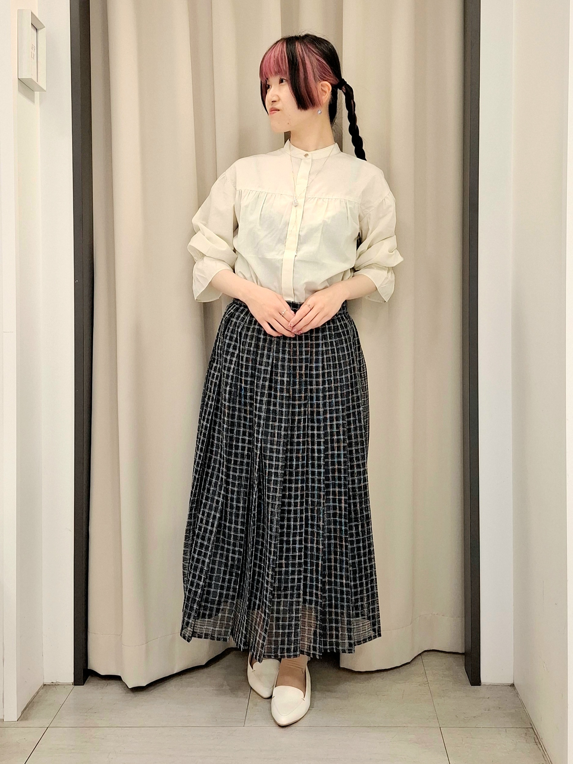 なーちゃんさんの「grove｜【イージーケア】麻混スタンドギャザーシャツ」を使ったコーディネート