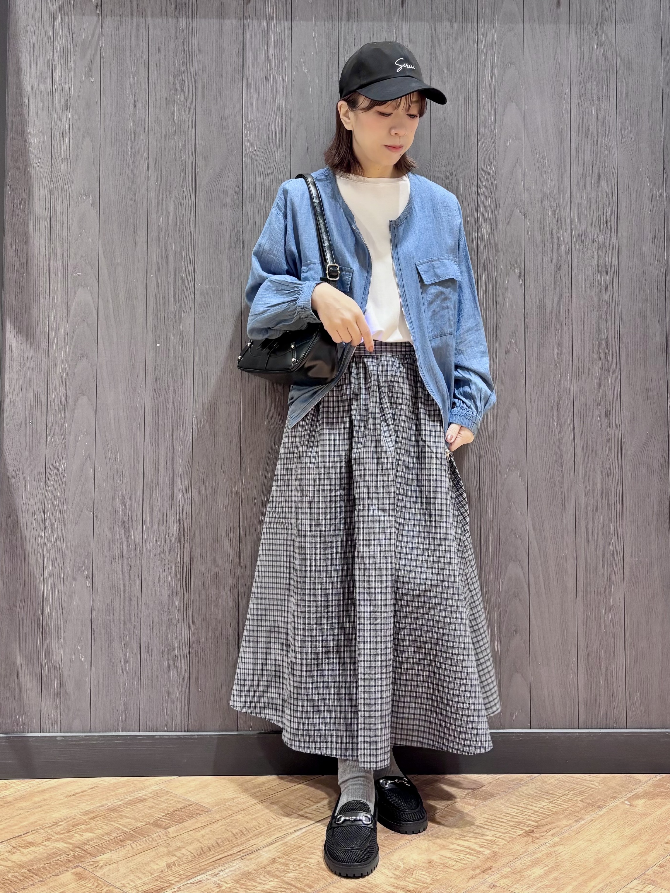 meiさんの「SHOO･LA･RUE｜【UVカット/接触冷感】上品に涼し気 とろみタックノースリーブトップス」を使ったコーディネート