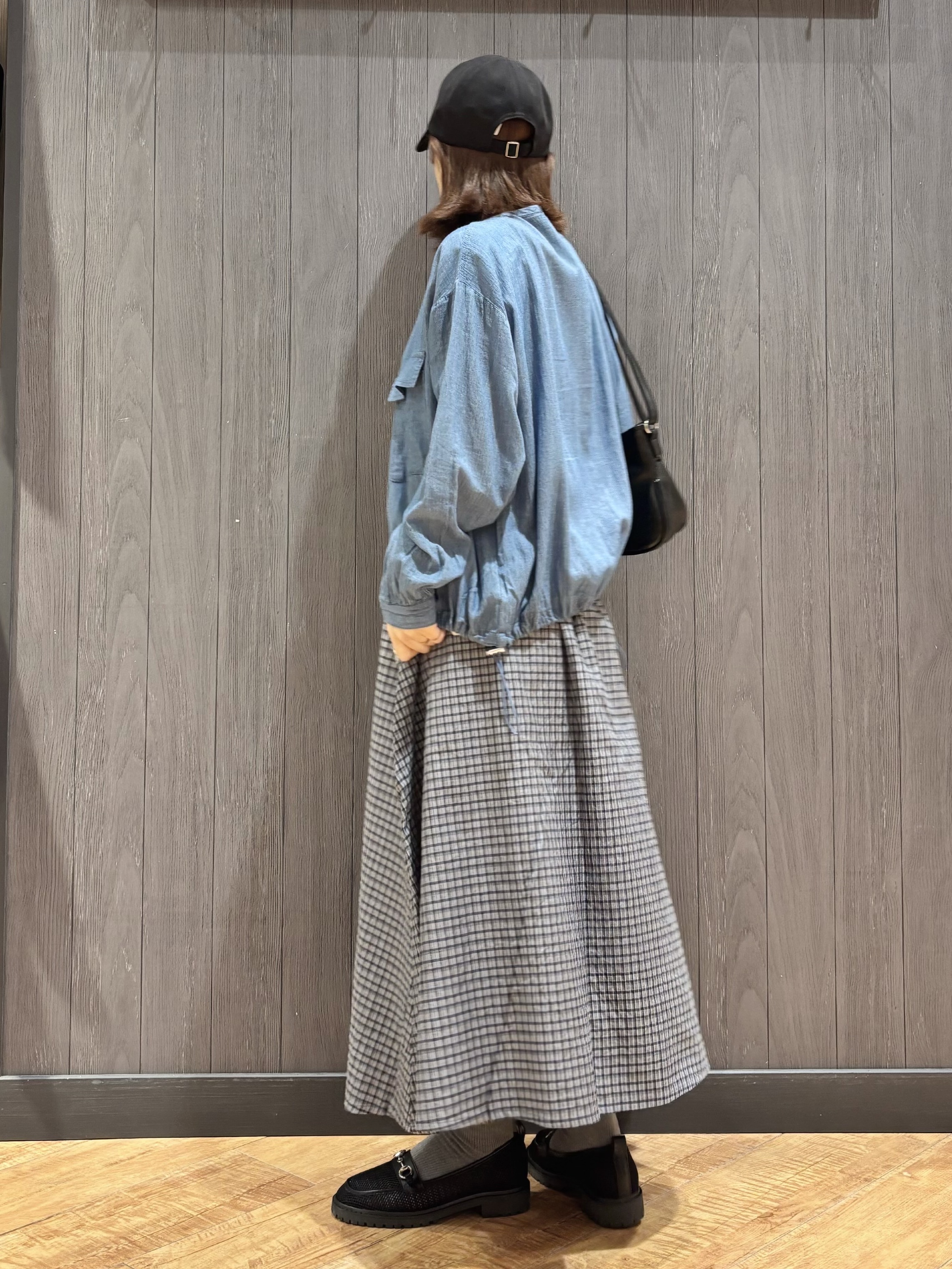 meiさんの「SHOO･LA･RUE｜【UVカット/接触冷感】上品に涼し気 とろみタックノースリーブトップス」を使ったコーディネート