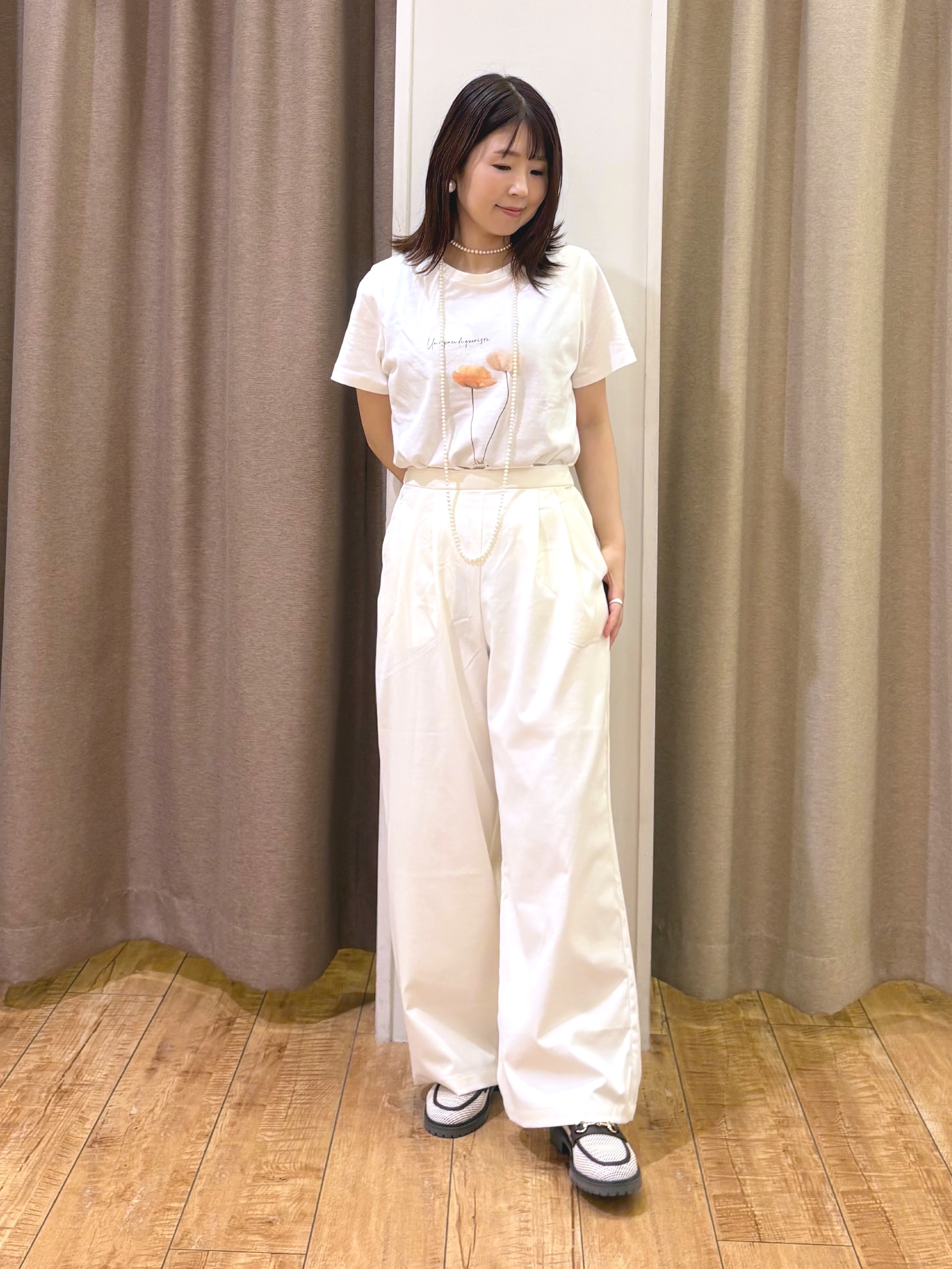 TAKIさんの「SHOO･LA･RUE｜【S-LL/プチプラ/柄が選べる】上品プリントTシャツ」を使ったコーディネート