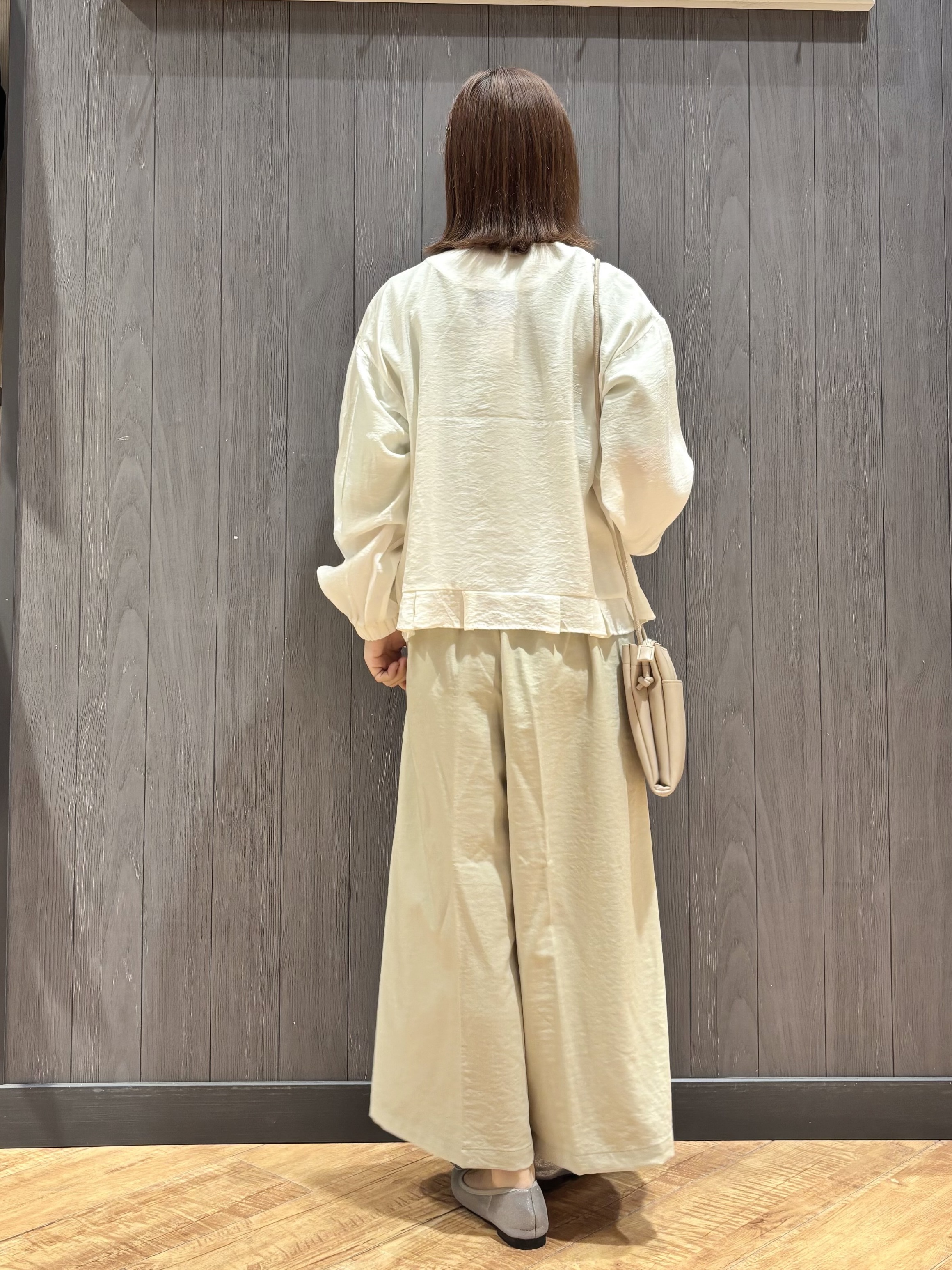 meiさんの「SHOO･LA･RUE｜【毎日洗える/S-LL/UV】上半身すっきり 二の腕見せない5分袖ニット」を使ったコーディネート