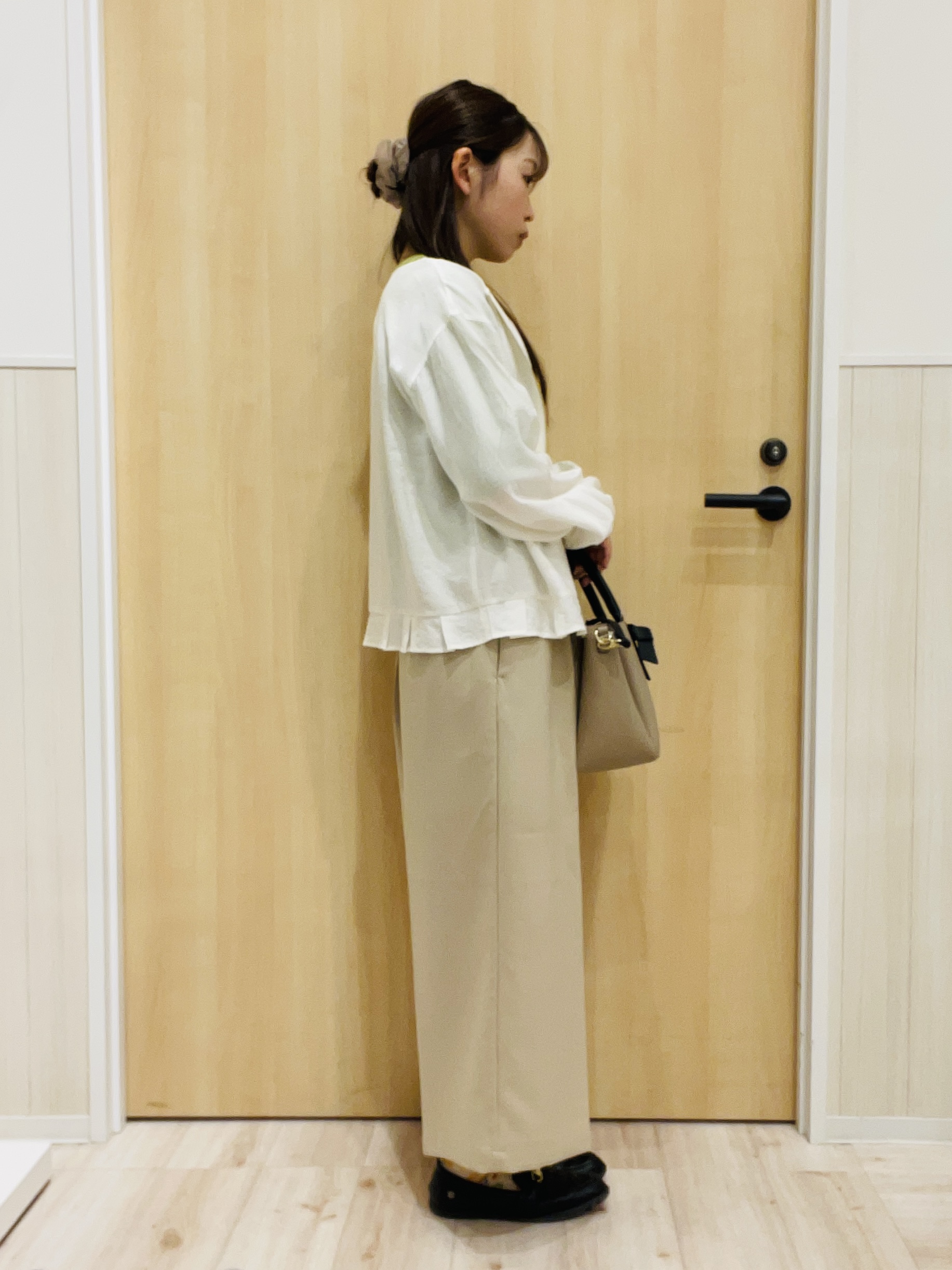 minamiさんの「SHOO･LA･RUE｜【毎日洗える/S-LL/UV】上半身すっきり 二の腕見せない5分袖ニット」を使ったコーディネート